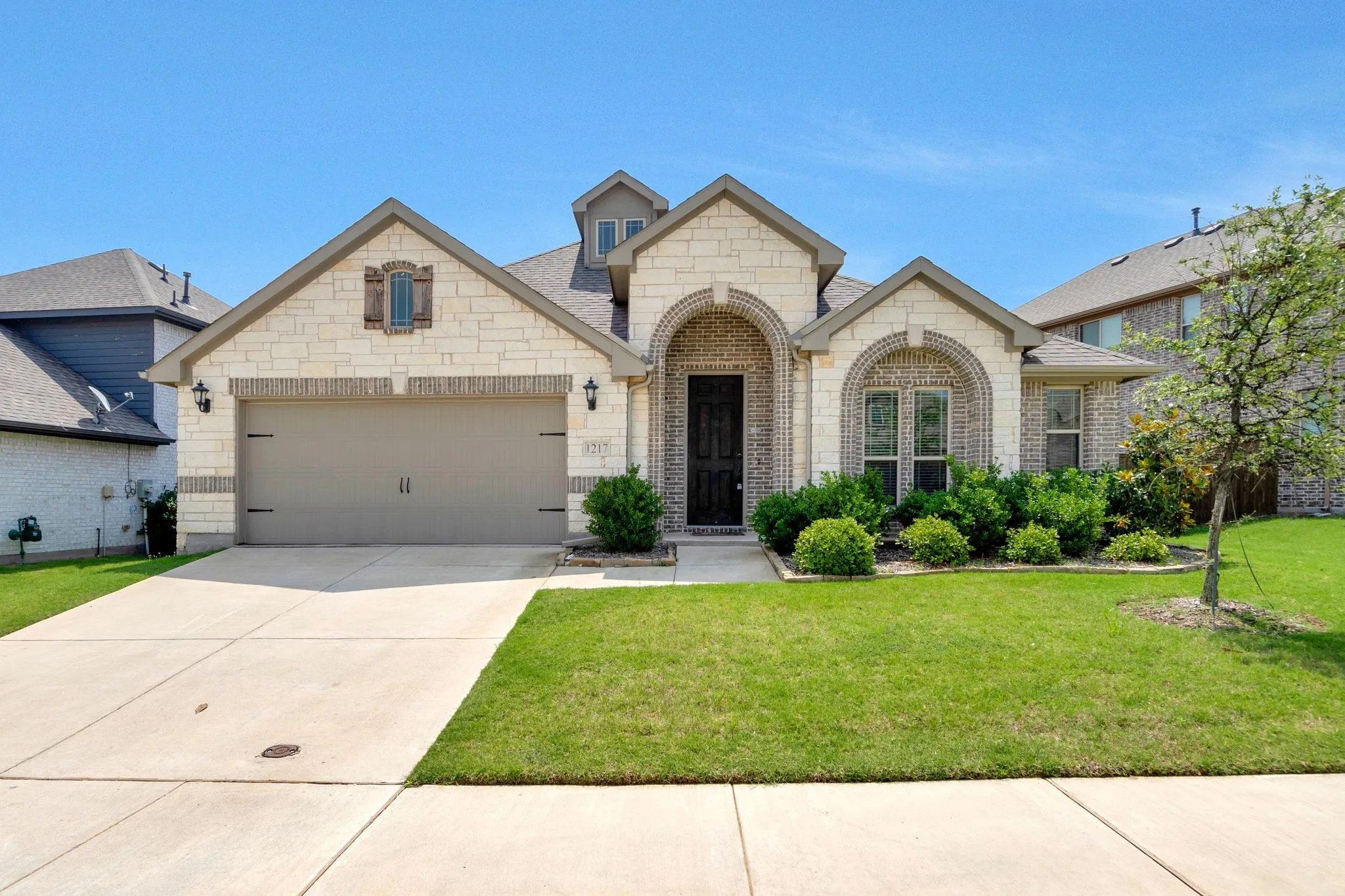 Single Family Residence For Rent in Denton County , 1217 Snowbird Drive, Little Elm, Texas 75068, 4 Bedroom, 3 Bathroom, 2 Garage spaces, 2,762 Sqft, built in 2019, mls#21340505, Real Estate Agent in Little Elm, Homes For Rent in Denton county, Homes For Rent in Little Elm, Realtor in Little Elm Texas, Real Estate Brokerage Independent Realty Texas, Luminita Cordes Realtor