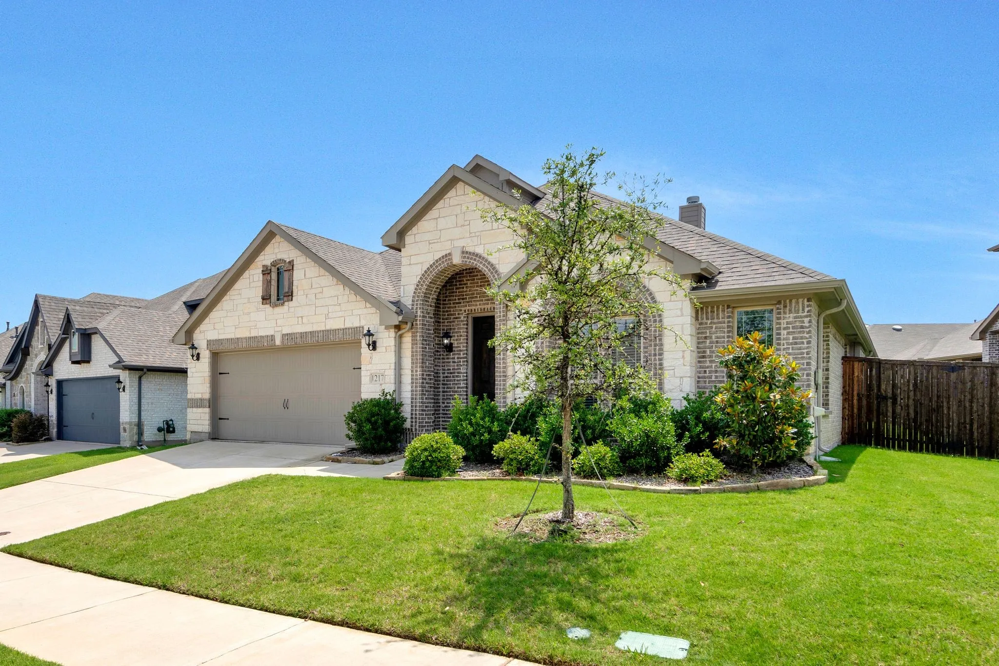 Single Family Residence For Rent in Denton County , 1217 Snowbird Drive, Little Elm, Texas 75068, 4 Bedroom, 3 Bathroom, 2 Garage spaces, 2,762 Sqft, built in 2019, mls#21340505, Real Estate Agent in Little Elm, Homes For Rent in Denton county, Homes For Rent in Little Elm, Realtor in Little Elm Texas, Real Estate Brokerage Independent Realty Texas, Luminita Cordes Realtor