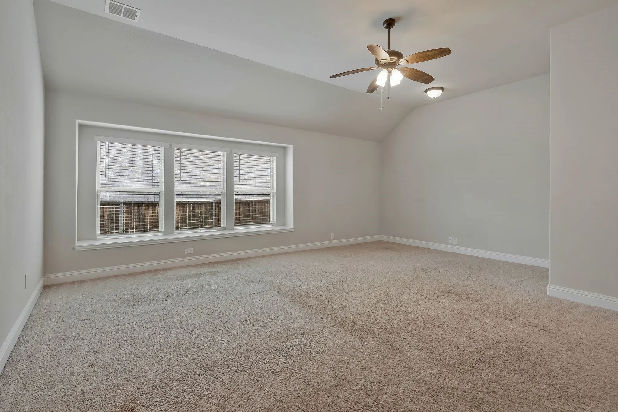 Single Family Residence For Rent in Denton County , 1217 Snowbird Drive, Little Elm, Texas 75068, 4 Bedroom, 3 Bathroom, 2 Garage spaces, 2,762 Sqft, built in 2019, mls#21340505, Real Estate Agent in Little Elm, Homes For Rent in Denton county, Homes For Rent in Little Elm, Realtor in Little Elm Texas, Real Estate Brokerage Independent Realty Texas, Luminita Cordes Realtor