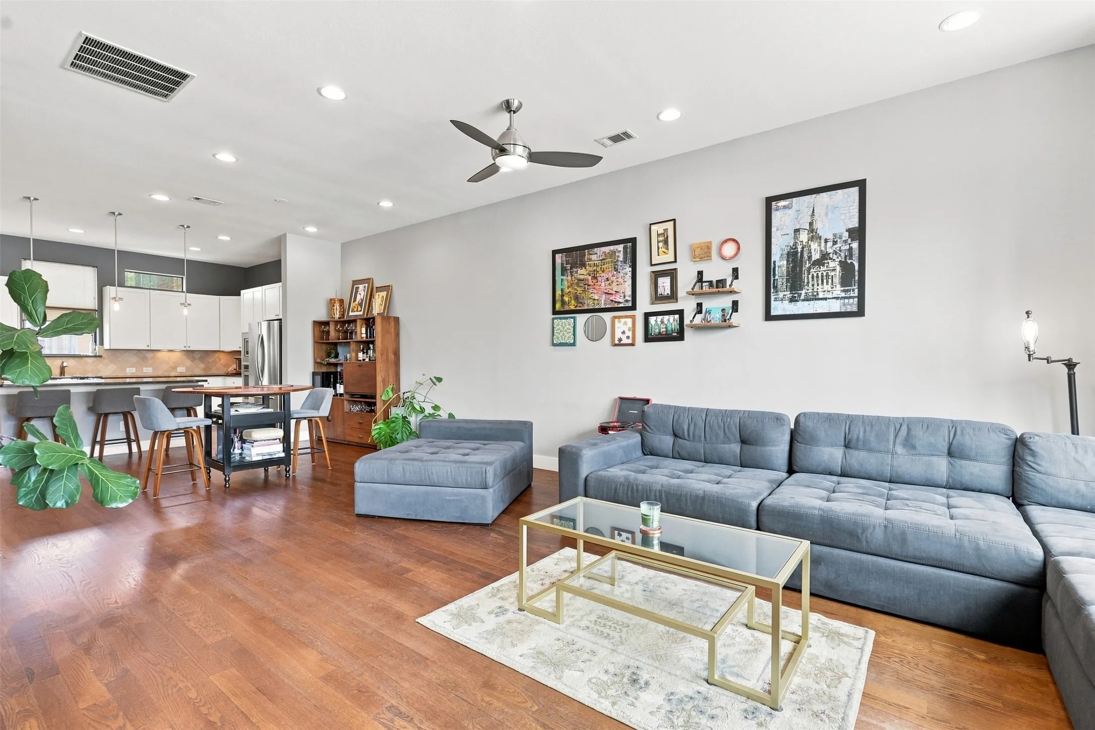 Townhouse For Sale in Tarrant County , 1114 S Adams Street, Fort Worth, Texas 76104, 3 Bedroom, 4 Bathroom, 2 Garage spaces, 2,052 Sqft, built in 2013, mls#21345848, Real Estate Agent in Fort Worth, Homes For Sale in Tarrant county, Homes For Sale in Fort Worth, Realtor in Fort Worth Texas, Real Estate Brokerage Independent Realty Texas, Luminita Cordes Realtor