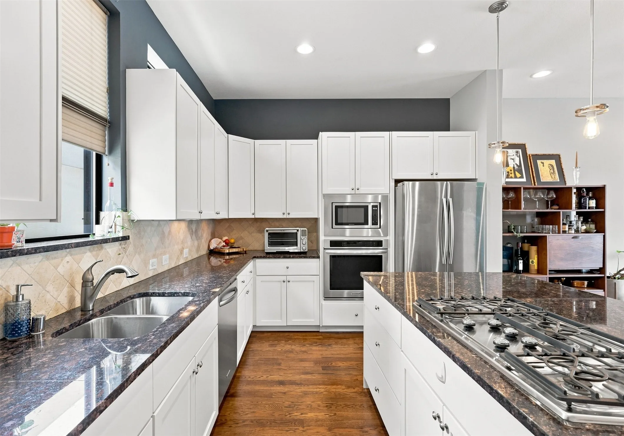 Townhouse For Sale in Tarrant County , 1114 S Adams Street, Fort Worth, Texas 76104, 3 Bedroom, 4 Bathroom, 2 Garage spaces, 2,052 Sqft, built in 2013, mls#21345848, Real Estate Agent in Fort Worth, Homes For Sale in Tarrant county, Homes For Sale in Fort Worth, Realtor in Fort Worth Texas, Real Estate Brokerage Independent Realty Texas, Luminita Cordes Realtor