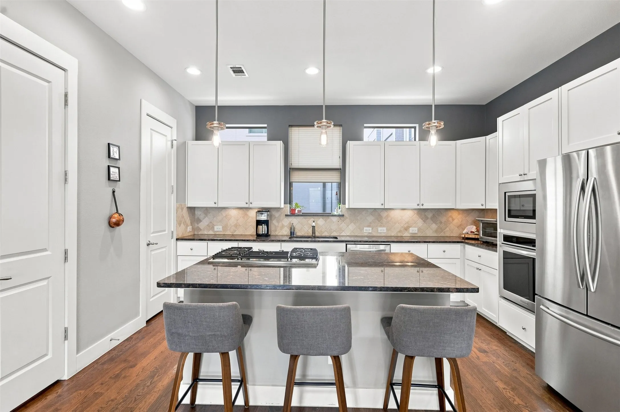 Townhouse For Sale in Tarrant County , 1114 S Adams Street, Fort Worth, Texas 76104, 3 Bedroom, 4 Bathroom, 2 Garage spaces, 2,052 Sqft, built in 2013, mls#21345848, Real Estate Agent in Fort Worth, Homes For Sale in Tarrant county, Homes For Sale in Fort Worth, Realtor in Fort Worth Texas, Real Estate Brokerage Independent Realty Texas, Luminita Cordes Realtor