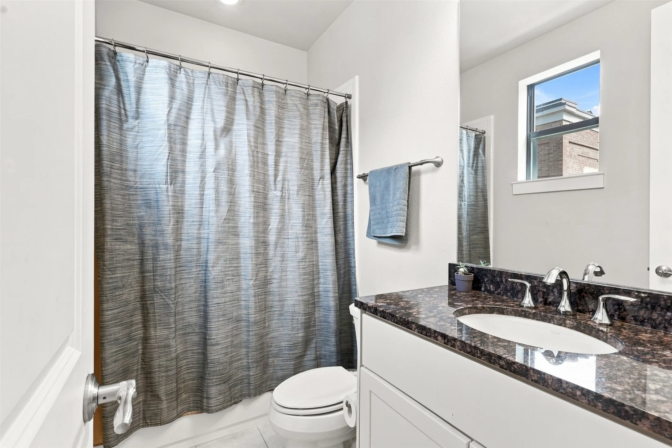 Townhouse For Sale in Tarrant County , 1114 S Adams Street, Fort Worth, Texas 76104, 3 Bedroom, 4 Bathroom, 2 Garage spaces, 2,052 Sqft, built in 2013, mls#21345848, Real Estate Agent in Fort Worth, Homes For Sale in Tarrant county, Homes For Sale in Fort Worth, Realtor in Fort Worth Texas, Real Estate Brokerage Independent Realty Texas, Luminita Cordes Realtor