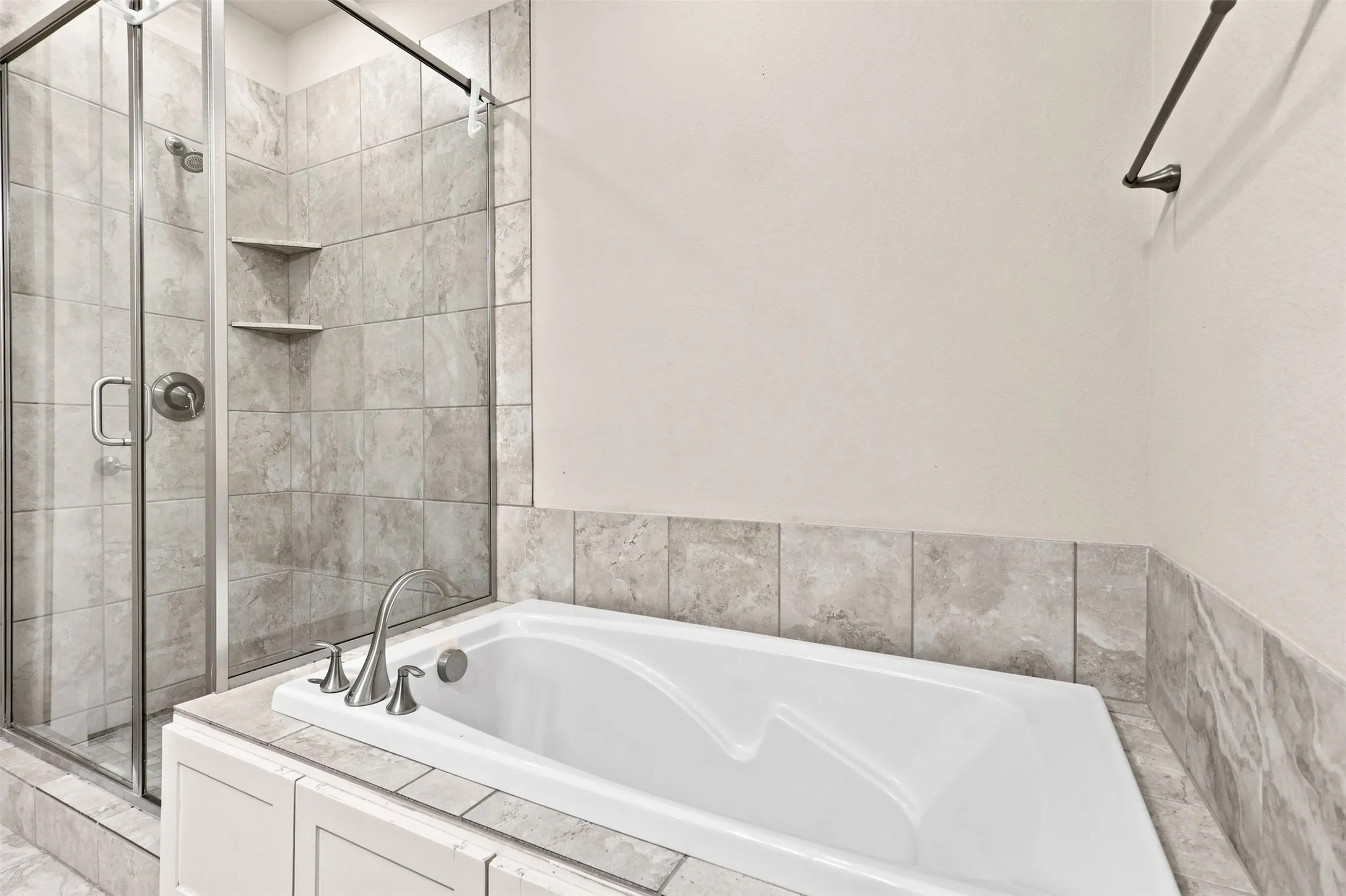 Townhouse For Sale in Tarrant County , 1114 S Adams Street, Fort Worth, Texas 76104, 3 Bedroom, 4 Bathroom, 2 Garage spaces, 2,052 Sqft, built in 2013, mls#21345848, Real Estate Agent in Fort Worth, Homes For Sale in Tarrant county, Homes For Sale in Fort Worth, Realtor in Fort Worth Texas, Real Estate Brokerage Independent Realty Texas, Luminita Cordes Realtor