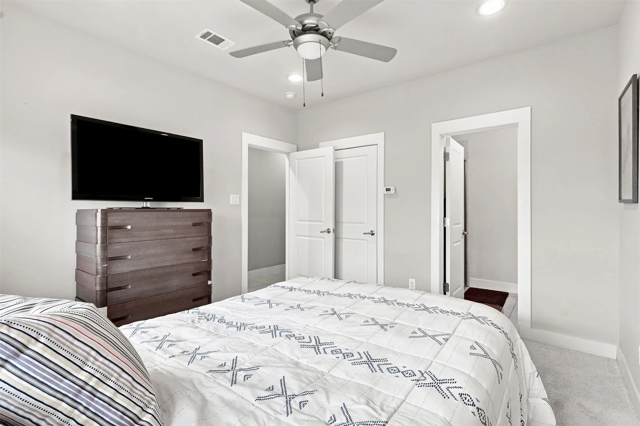 Townhouse For Sale in Tarrant County , 1114 S Adams Street, Fort Worth, Texas 76104, 3 Bedroom, 4 Bathroom, 2 Garage spaces, 2,052 Sqft, built in 2013, mls#21345848, Real Estate Agent in Fort Worth, Homes For Sale in Tarrant county, Homes For Sale in Fort Worth, Realtor in Fort Worth Texas, Real Estate Brokerage Independent Realty Texas, Luminita Cordes Realtor