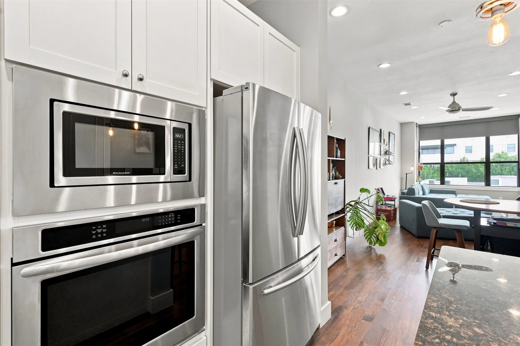 Townhouse For Sale in Tarrant County , 1114 S Adams Street, Fort Worth, Texas 76104, 3 Bedroom, 4 Bathroom, 2 Garage spaces, 2,052 Sqft, built in 2013, mls#21345848, Real Estate Agent in Fort Worth, Homes For Sale in Tarrant county, Homes For Sale in Fort Worth, Realtor in Fort Worth Texas, Real Estate Brokerage Independent Realty Texas, Luminita Cordes Realtor