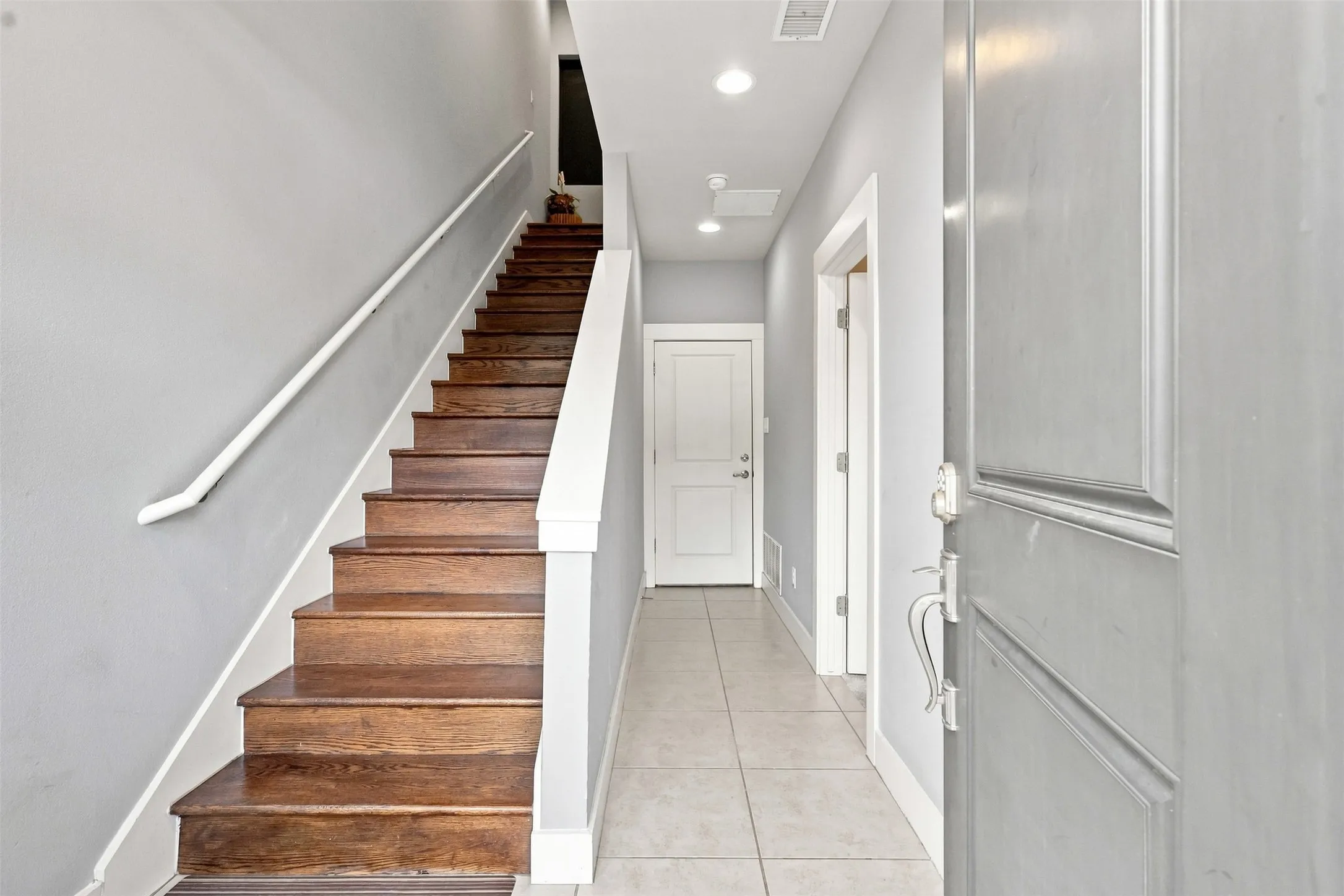 Townhouse For Sale in Tarrant County , 1114 S Adams Street, Fort Worth, Texas 76104, 3 Bedroom, 4 Bathroom, 2 Garage spaces, 2,052 Sqft, built in 2013, mls#21345848, Real Estate Agent in Fort Worth, Homes For Sale in Tarrant county, Homes For Sale in Fort Worth, Realtor in Fort Worth Texas, Real Estate Brokerage Independent Realty Texas, Luminita Cordes Realtor