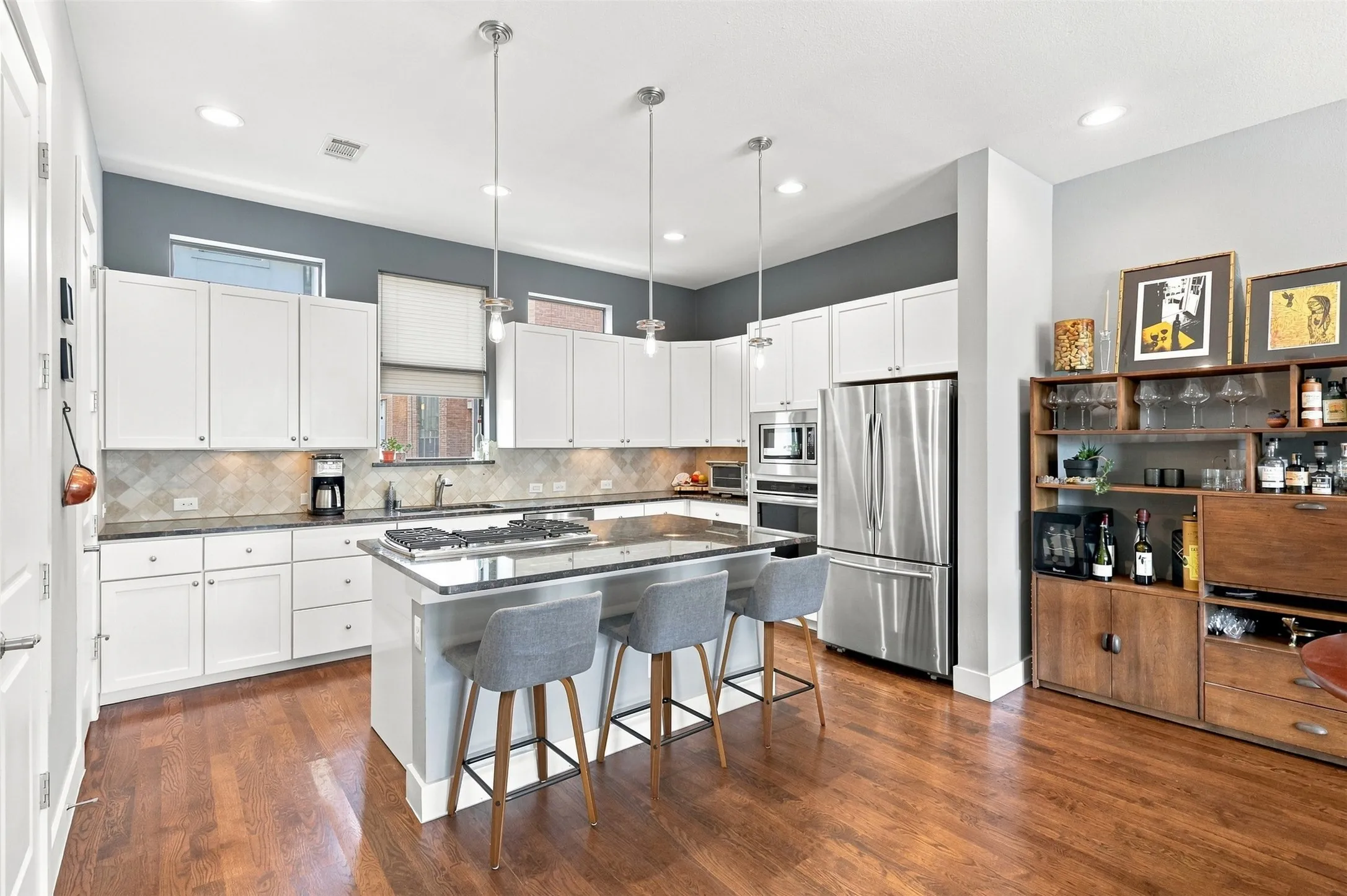 Townhouse For Sale in Tarrant County , 1114 S Adams Street, Fort Worth, Texas 76104, 3 Bedroom, 4 Bathroom, 2 Garage spaces, 2,052 Sqft, built in 2013, mls#21345848, Real Estate Agent in Fort Worth, Homes For Sale in Tarrant county, Homes For Sale in Fort Worth, Realtor in Fort Worth Texas, Real Estate Brokerage Independent Realty Texas, Luminita Cordes Realtor