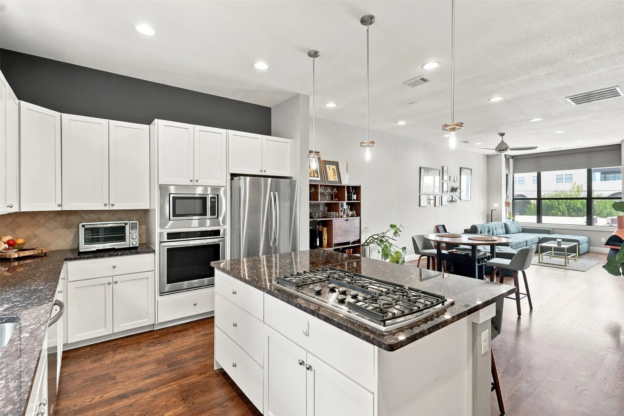 Townhouse For Sale in Tarrant County , 1114 S Adams Street, Fort Worth, Texas 76104, 3 Bedroom, 4 Bathroom, 2 Garage spaces, 2,052 Sqft, built in 2013, mls#21345848, Real Estate Agent in Fort Worth, Homes For Sale in Tarrant county, Homes For Sale in Fort Worth, Realtor in Fort Worth Texas, Real Estate Brokerage Independent Realty Texas, Luminita Cordes Realtor
