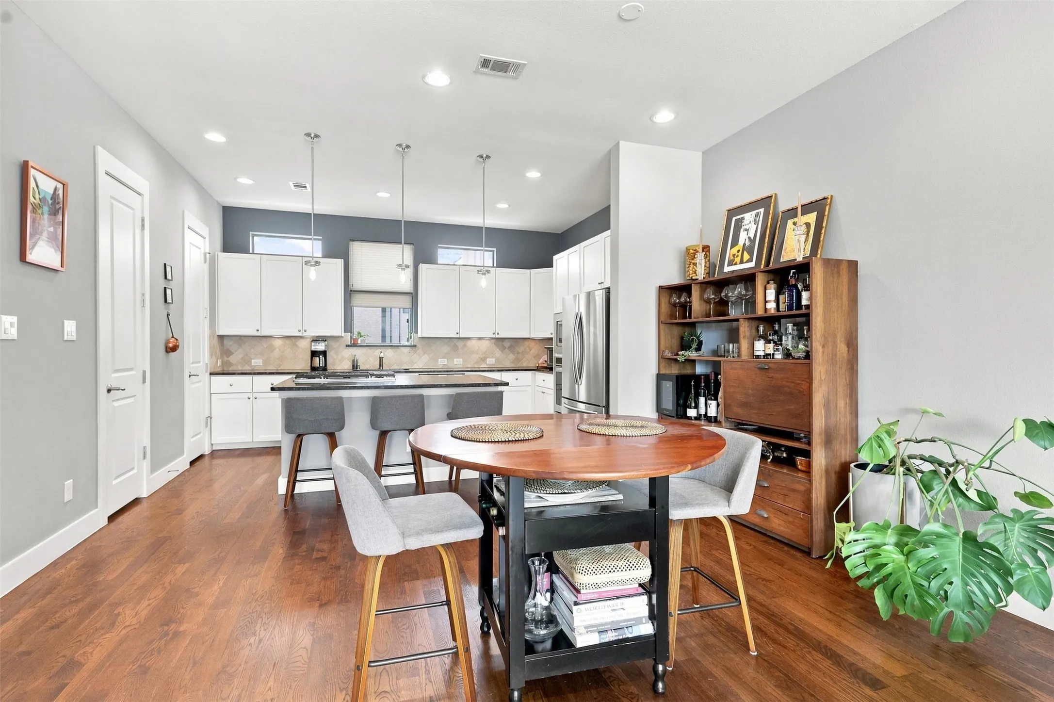 Townhouse For Sale in Tarrant County , 1114 S Adams Street, Fort Worth, Texas 76104, 3 Bedroom, 4 Bathroom, 2 Garage spaces, 2,052 Sqft, built in 2013, mls#21345848, Real Estate Agent in Fort Worth, Homes For Sale in Tarrant county, Homes For Sale in Fort Worth, Realtor in Fort Worth Texas, Real Estate Brokerage Independent Realty Texas, Luminita Cordes Realtor