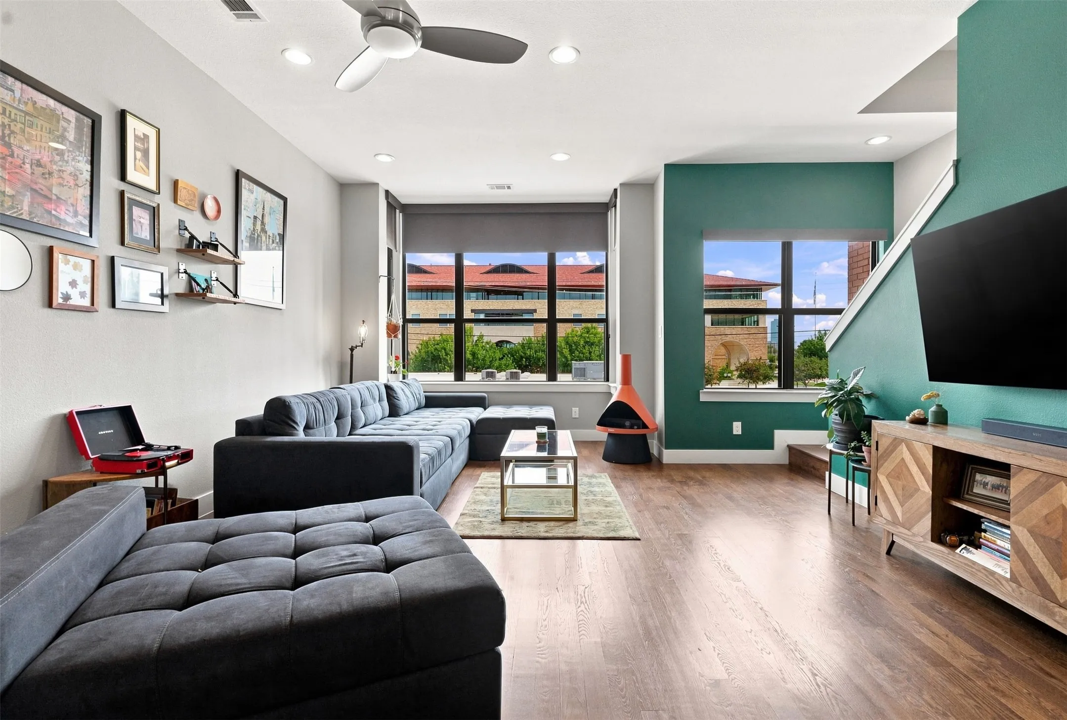 Townhouse For Sale in Tarrant County , 1114 S Adams Street, Fort Worth, Texas 76104, 3 Bedroom, 4 Bathroom, 2 Garage spaces, 2,052 Sqft, built in 2013, mls#21345848, Real Estate Agent in Fort Worth, Homes For Sale in Tarrant county, Homes For Sale in Fort Worth, Realtor in Fort Worth Texas, Real Estate Brokerage Independent Realty Texas, Luminita Cordes Realtor