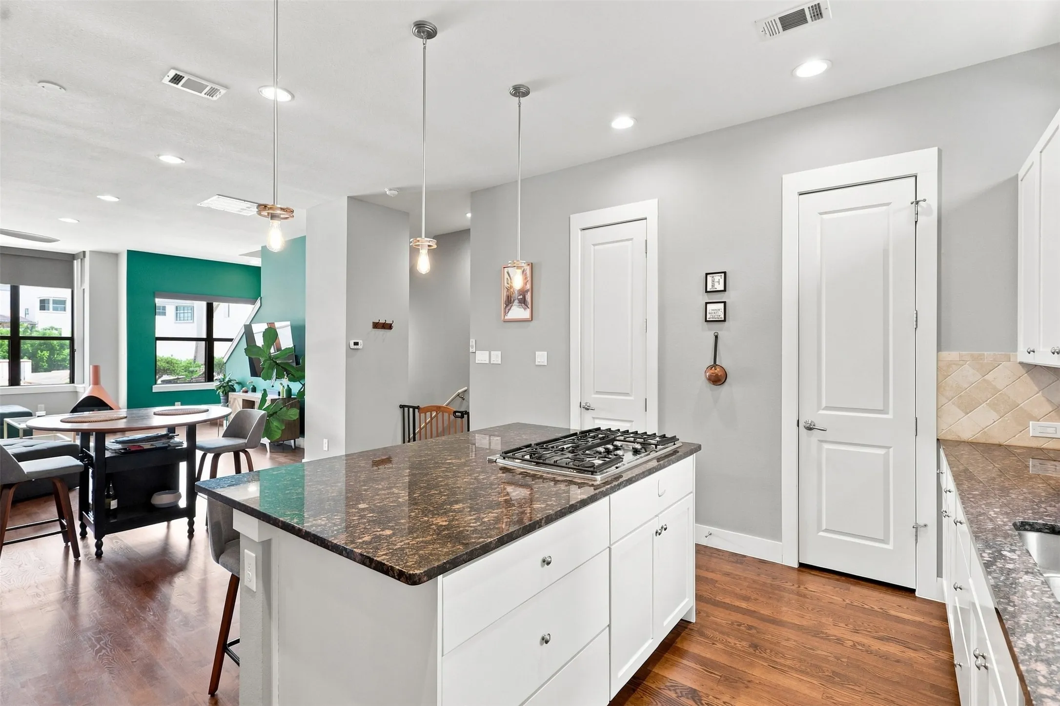 Townhouse For Sale in Tarrant County , 1114 S Adams Street, Fort Worth, Texas 76104, 3 Bedroom, 4 Bathroom, 2 Garage spaces, 2,052 Sqft, built in 2013, mls#21345848, Real Estate Agent in Fort Worth, Homes For Sale in Tarrant county, Homes For Sale in Fort Worth, Realtor in Fort Worth Texas, Real Estate Brokerage Independent Realty Texas, Luminita Cordes Realtor