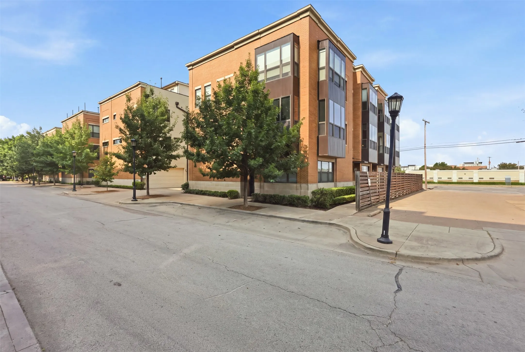 Townhouse For Sale in Tarrant County , 1114 S Adams Street, Fort Worth, Texas 76104, 3 Bedroom, 4 Bathroom, 2 Garage spaces, 2,052 Sqft, built in 2013, mls#21345848, Real Estate Agent in Fort Worth, Homes For Sale in Tarrant county, Homes For Sale in Fort Worth, Realtor in Fort Worth Texas, Real Estate Brokerage Independent Realty Texas, Luminita Cordes Realtor