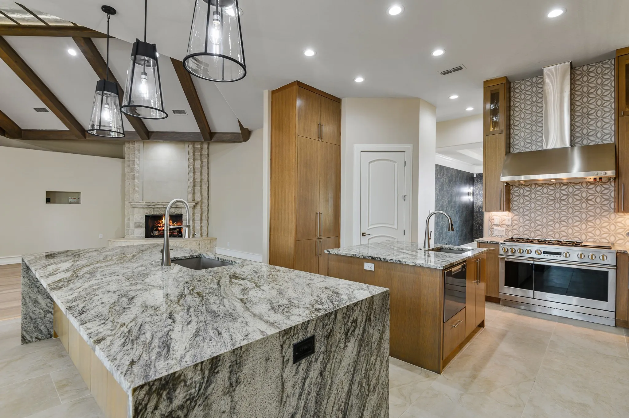 Single Family Residence For Sale in Taylor County , 820 S US Highway 83, Abilene, Texas 79602, 5 Bedroom, 6 Bathroom, 3 Garage spaces, 7,534 Sqft, built in 2000, Price $3,900,000, mls#21334477, Real Estate Agent in Abilene, Homes For Sale in Taylor county, Homes For Sale in Abilene, Realtor in Abilene Texas, Real Estate Brokerage Independent Realty Texas, Luminita Cordes Realtor