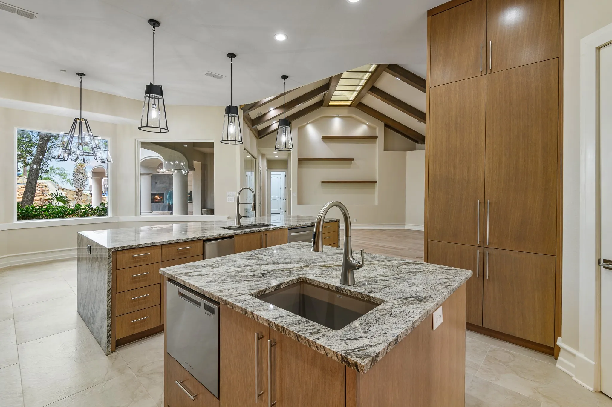 Single Family Residence For Sale in Taylor County , 820 S US Highway 83, Abilene, Texas 79602, 5 Bedroom, 6 Bathroom, 3 Garage spaces, 7,534 Sqft, built in 2000, Price $3,900,000, mls#21334477, Real Estate Agent in Abilene, Homes For Sale in Taylor county, Homes For Sale in Abilene, Realtor in Abilene Texas, Real Estate Brokerage Independent Realty Texas, Luminita Cordes Realtor