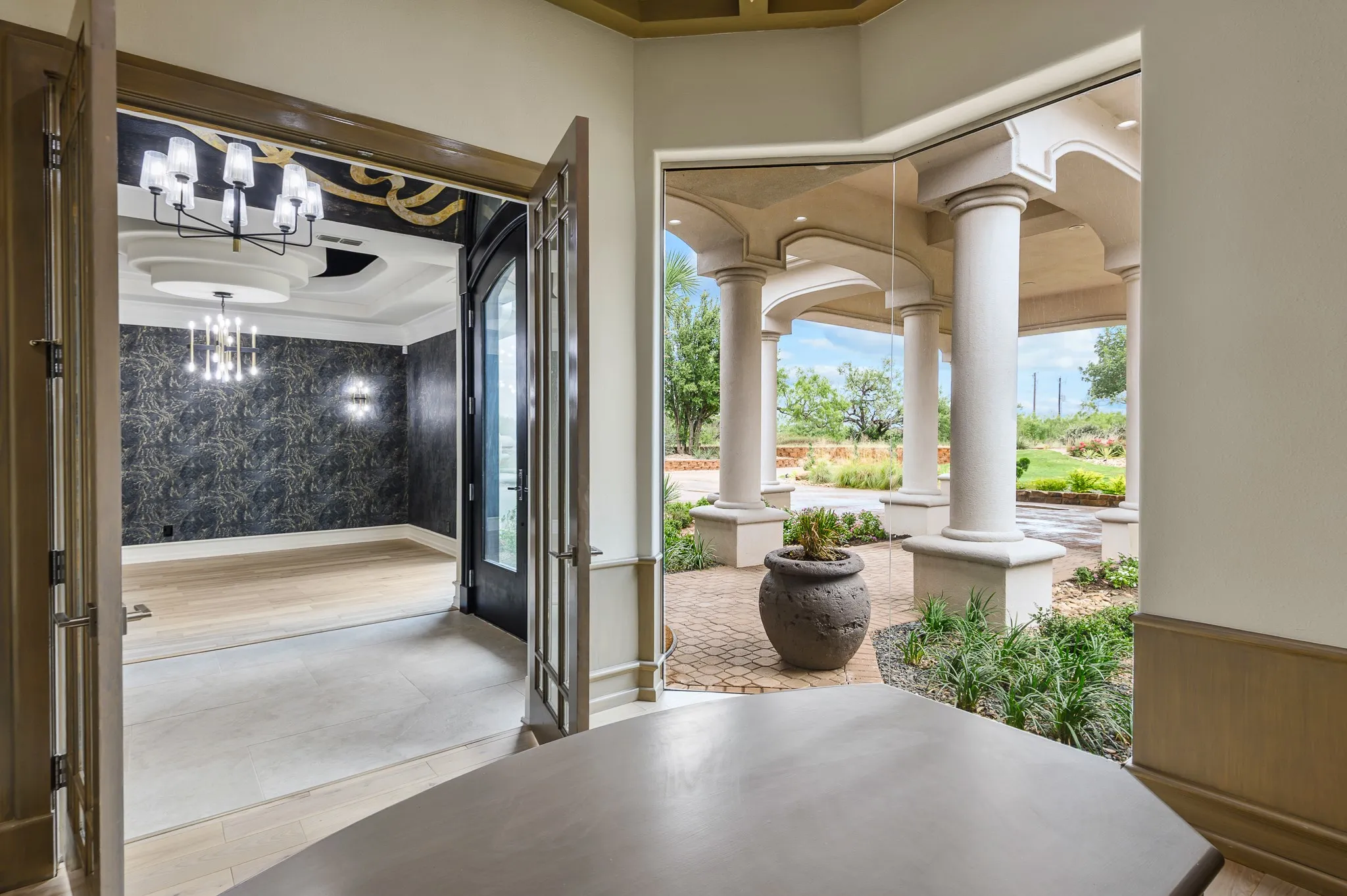 Single Family Residence For Sale in Taylor County , 820 S US Highway 83, Abilene, Texas 79602, 5 Bedroom, 6 Bathroom, 3 Garage spaces, 7,534 Sqft, built in 2000, Price $3,900,000, mls#21334477, Real Estate Agent in Abilene, Homes For Sale in Taylor county, Homes For Sale in Abilene, Realtor in Abilene Texas, Real Estate Brokerage Independent Realty Texas, Luminita Cordes Realtor