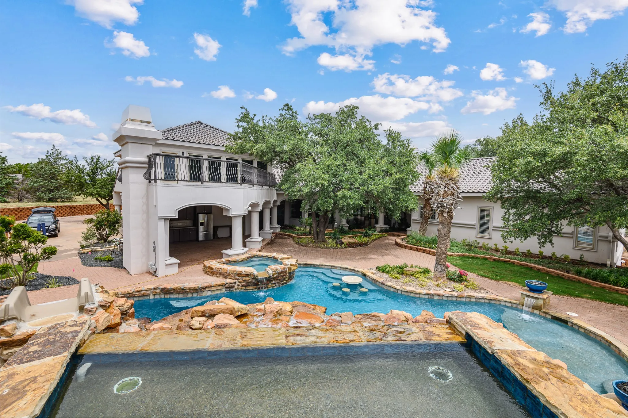 Single Family Residence For Sale in Taylor County , 820 S US Highway 83, Abilene, Texas 79602, 5 Bedroom, 6 Bathroom, 3 Garage spaces, 7,534 Sqft, built in 2000, Price $3,900,000, mls#21334477, Real Estate Agent in Abilene, Homes For Sale in Taylor county, Homes For Sale in Abilene, Realtor in Abilene Texas, Real Estate Brokerage Independent Realty Texas, Luminita Cordes Realtor