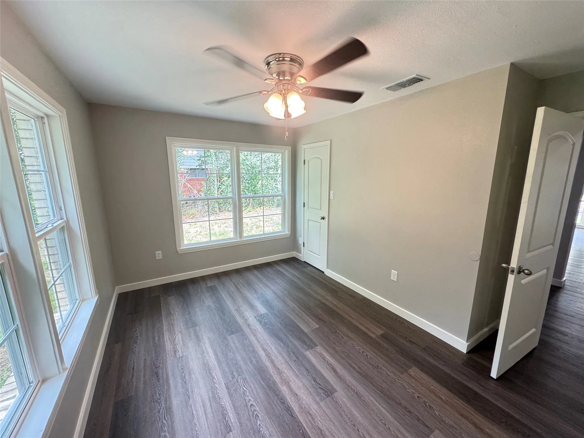 Single Family Residence For Sale in Hopkins County , 108 California Street E, Sulphur Springs, Texas 75482, 3 Bedroom, 2 Bathroom, 2 Garage spaces, 1,547 Sqft, built in 1951, mls#21345937, Real Estate Agent in Sulphur Springs, Homes For Sale in Hopkins county, Homes For Sale in Sulphur Springs, Realtor in Sulphur Springs Texas, Real Estate Brokerage Independent Realty Texas, Luminita Cordes Realtor