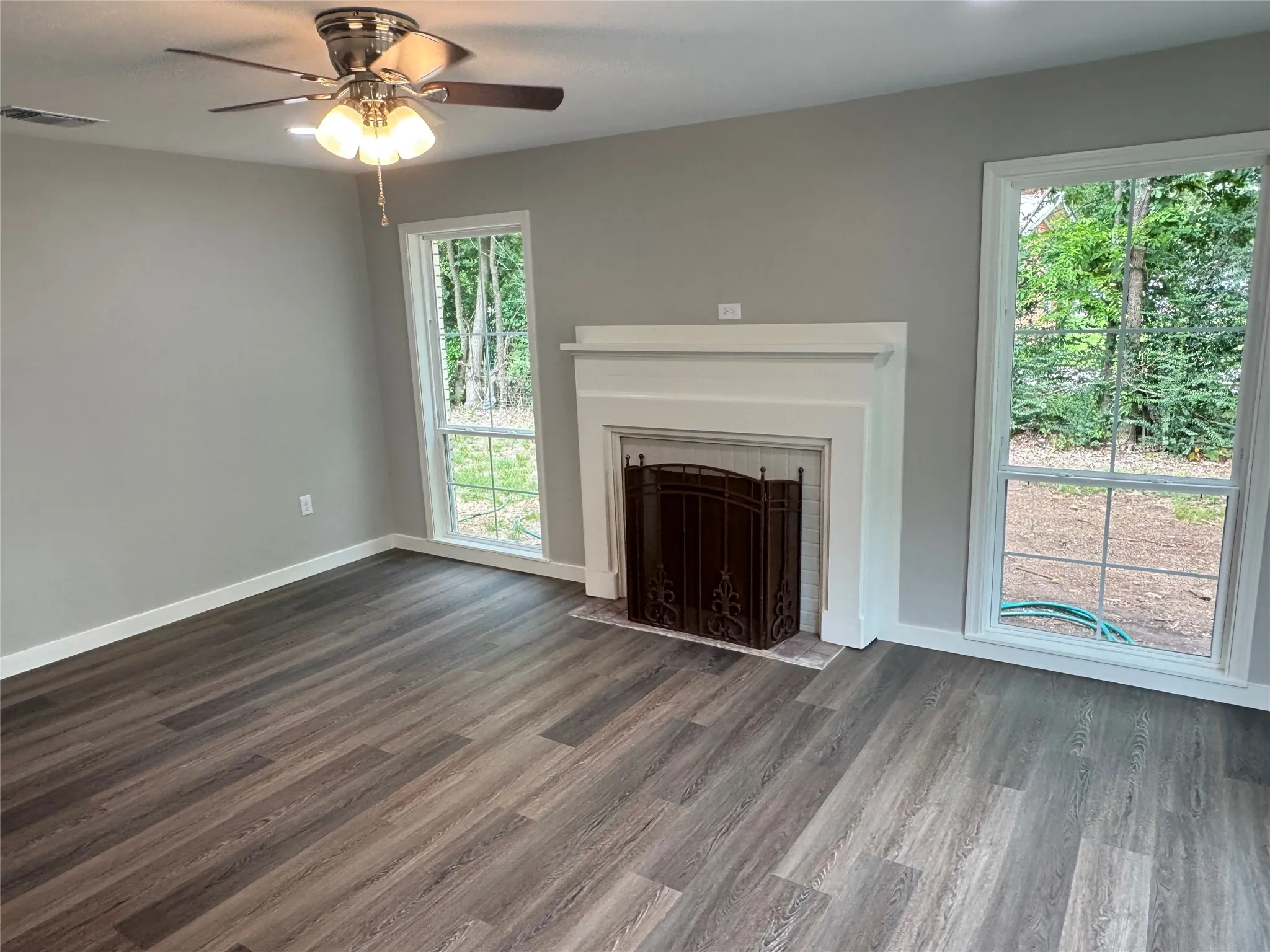 Single Family Residence For Sale in Hopkins County , 108 California Street E, Sulphur Springs, Texas 75482, 3 Bedroom, 2 Bathroom, 2 Garage spaces, 1,547 Sqft, built in 1951, mls#21345937, Real Estate Agent in Sulphur Springs, Homes For Sale in Hopkins county, Homes For Sale in Sulphur Springs, Realtor in Sulphur Springs Texas, Real Estate Brokerage Independent Realty Texas, Luminita Cordes Realtor