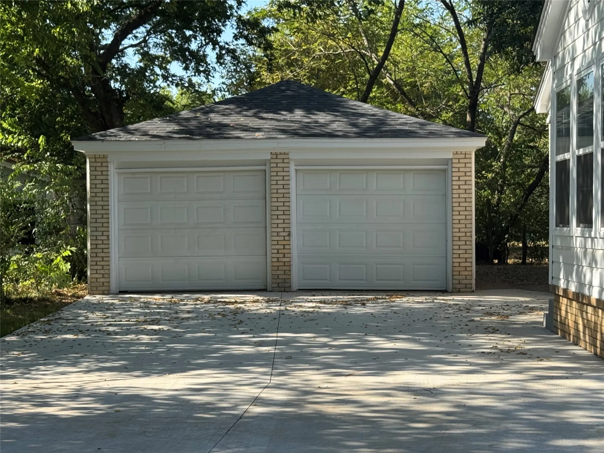 Single Family Residence For Sale in Hopkins County , 108 California Street E, Sulphur Springs, Texas 75482, 3 Bedroom, 2 Bathroom, 2 Garage spaces, 1,547 Sqft, built in 1951, mls#21345937, Real Estate Agent in Sulphur Springs, Homes For Sale in Hopkins county, Homes For Sale in Sulphur Springs, Realtor in Sulphur Springs Texas, Real Estate Brokerage Independent Realty Texas, Luminita Cordes Realtor