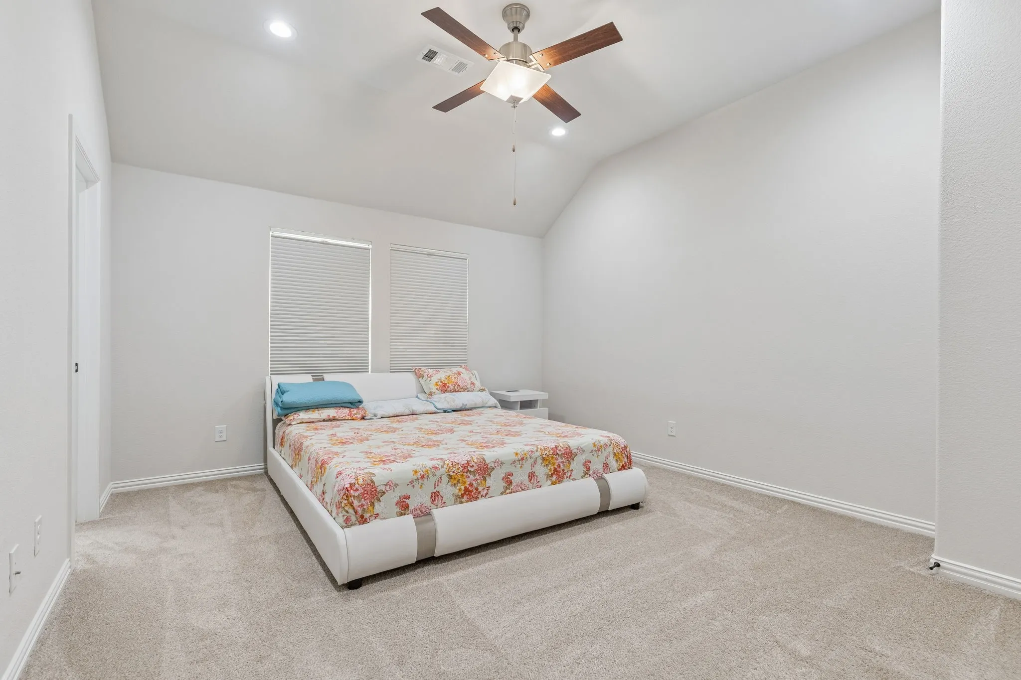 Single Family Residence For Sale in Tarrant County , 400 Winding Ridge Trail, Southlake, Texas 76092, 5 Bedroom, 7 Bathroom, 3 Garage spaces, 4,828 Sqft, built in 2016, mls#21346016, Real Estate Agent in Southlake, Homes For Sale in Tarrant county, Homes For Sale in Southlake, Realtor in Southlake Texas, Real Estate Brokerage Independent Realty Texas, Luminita Cordes Realtor