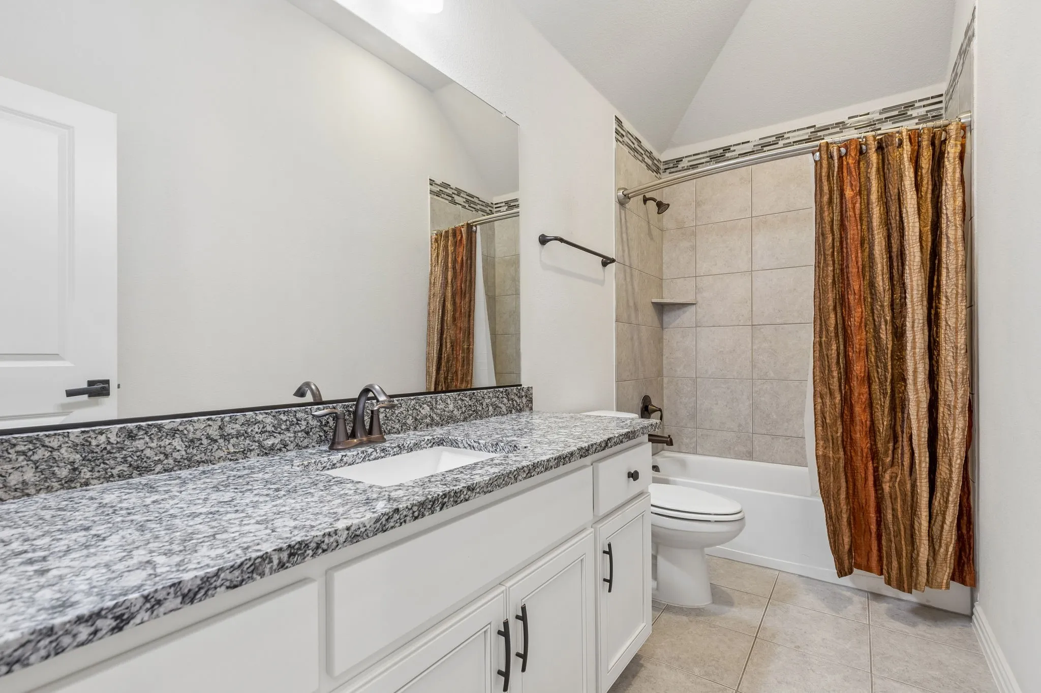 Single Family Residence For Sale in Tarrant County , 400 Winding Ridge Trail, Southlake, Texas 76092, 5 Bedroom, 7 Bathroom, 3 Garage spaces, 4,828 Sqft, built in 2016, mls#21346016, Real Estate Agent in Southlake, Homes For Sale in Tarrant county, Homes For Sale in Southlake, Realtor in Southlake Texas, Real Estate Brokerage Independent Realty Texas, Luminita Cordes Realtor
