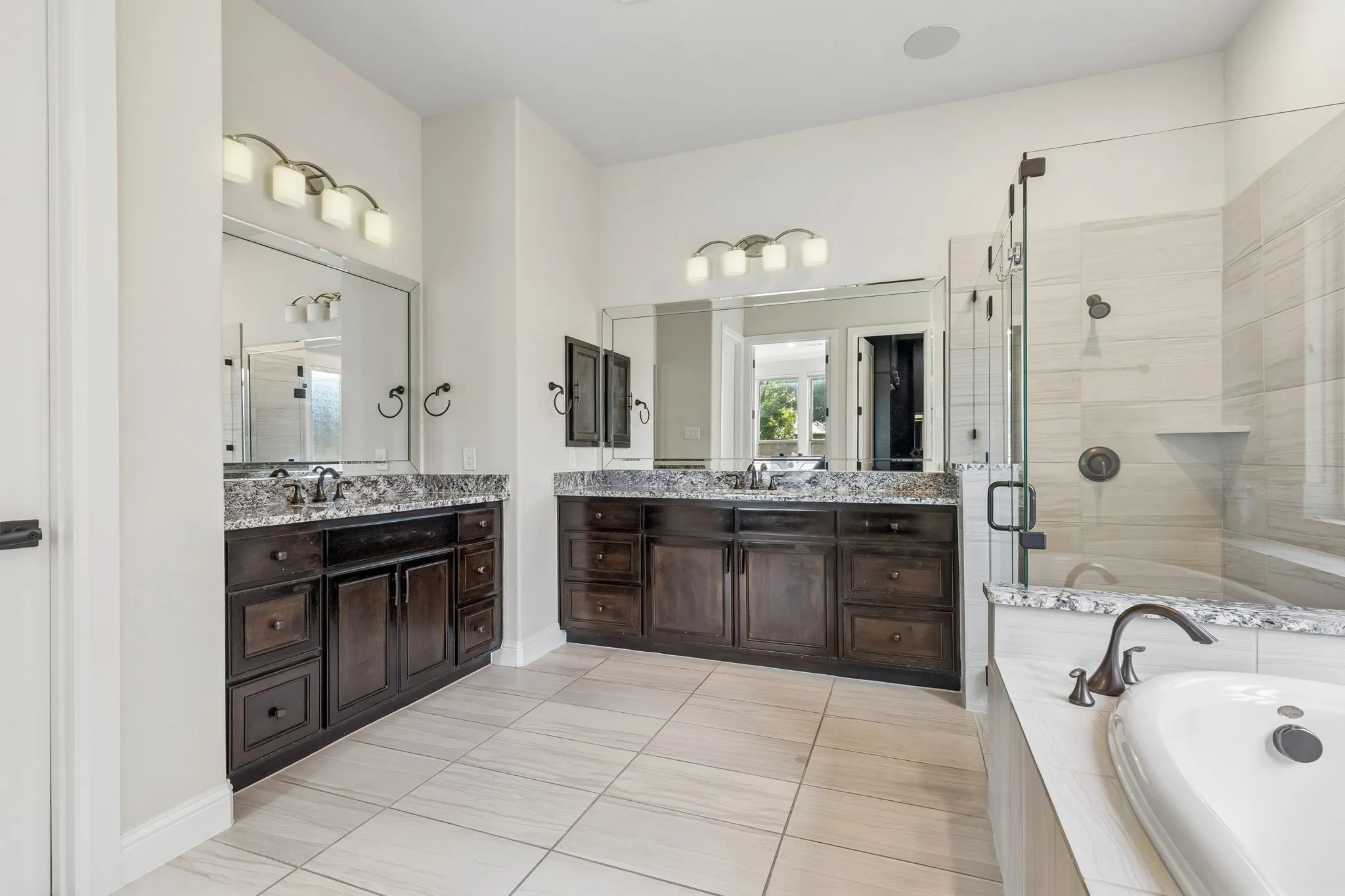Single Family Residence For Sale in Tarrant County , 400 Winding Ridge Trail, Southlake, Texas 76092, 5 Bedroom, 7 Bathroom, 3 Garage spaces, 4,828 Sqft, built in 2016, mls#21346016, Real Estate Agent in Southlake, Homes For Sale in Tarrant county, Homes For Sale in Southlake, Realtor in Southlake Texas, Real Estate Brokerage Independent Realty Texas, Luminita Cordes Realtor