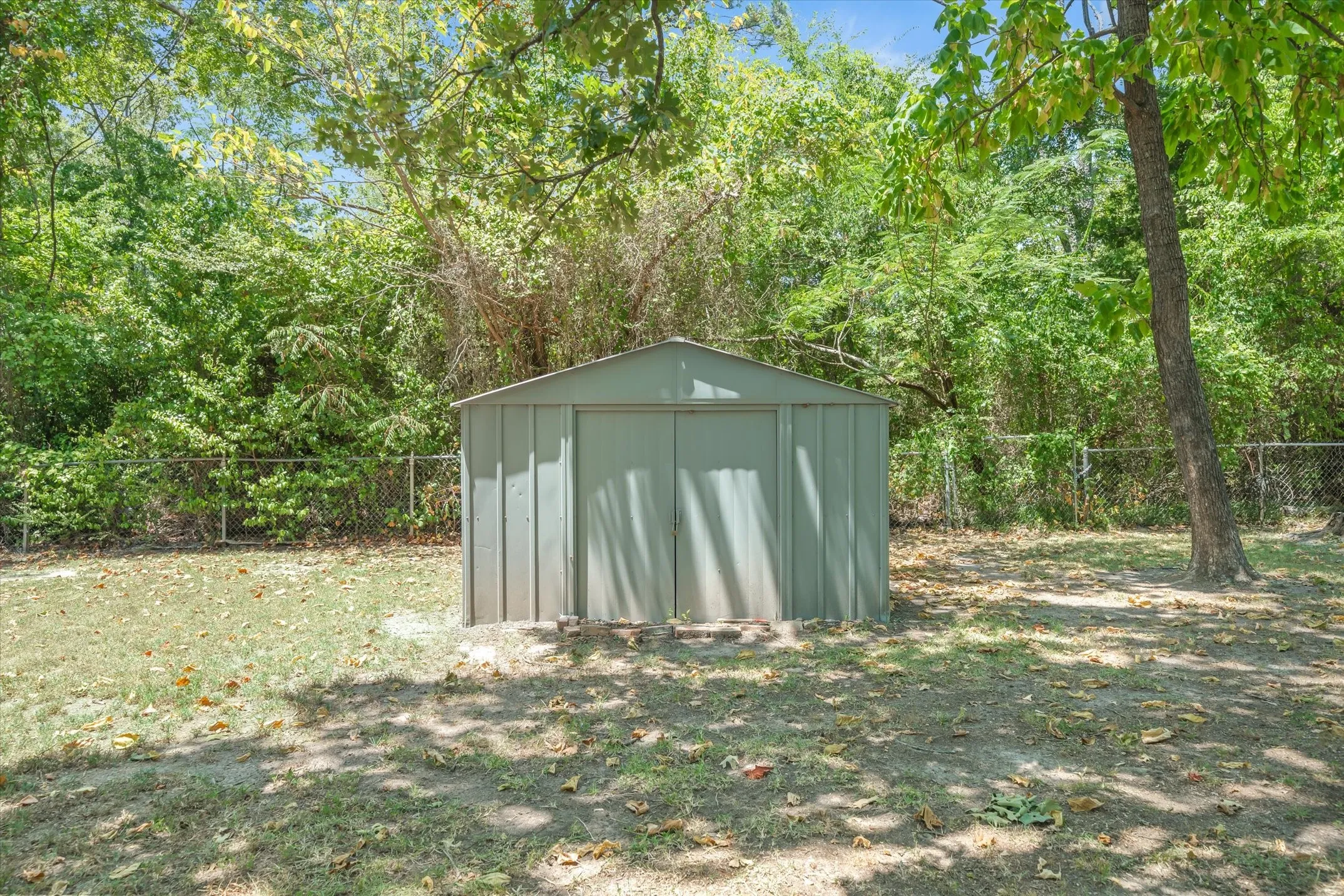 Single Family Residence For Sale in Van Zandt County , 1207 Lakeside Drive, Grand Saline, Texas 75140, 3 Bedroom, 2 Bathroom, Garage spaces, 1,202 Sqft, built in 1969, mls#21346019, Real Estate Agent in Grand Saline, Homes For Sale in Van Zandt county, Homes For Sale in Grand Saline, Realtor in Grand Saline Texas, Real Estate Brokerage Independent Realty Texas, Luminita Cordes Realtor