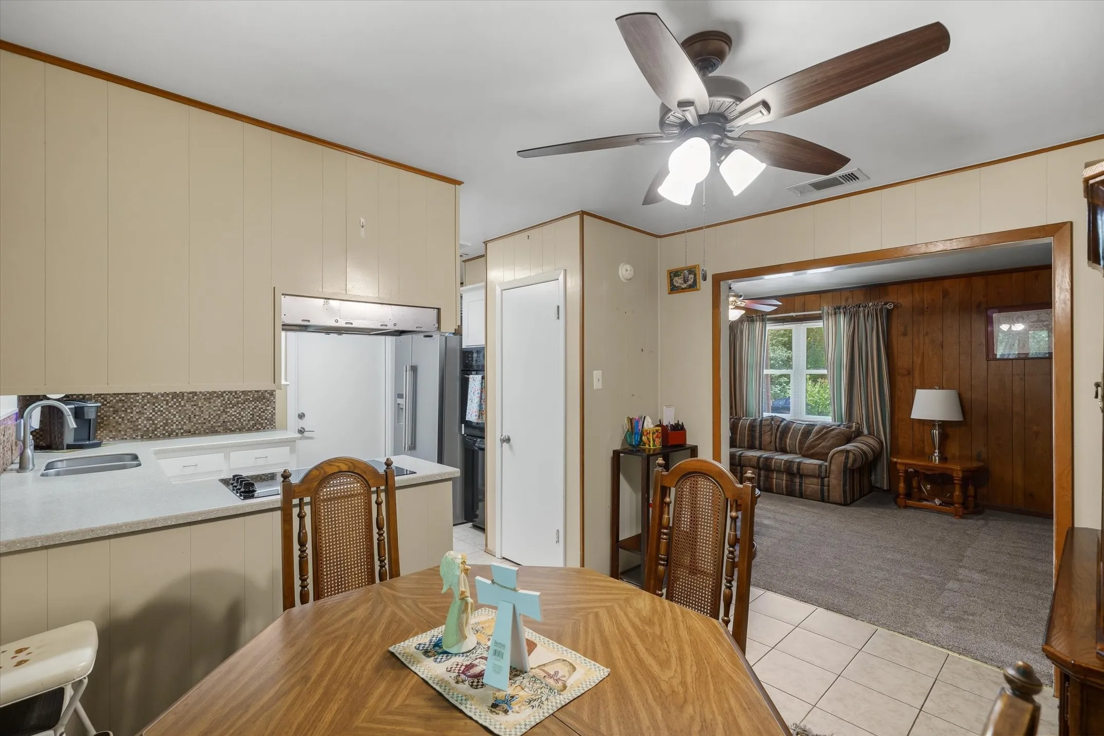 Single Family Residence For Sale in Van Zandt County , 1207 Lakeside Drive, Grand Saline, Texas 75140, 3 Bedroom, 2 Bathroom, Garage spaces, 1,202 Sqft, built in 1969, mls#21346019, Real Estate Agent in Grand Saline, Homes For Sale in Van Zandt county, Homes For Sale in Grand Saline, Realtor in Grand Saline Texas, Real Estate Brokerage Independent Realty Texas, Luminita Cordes Realtor