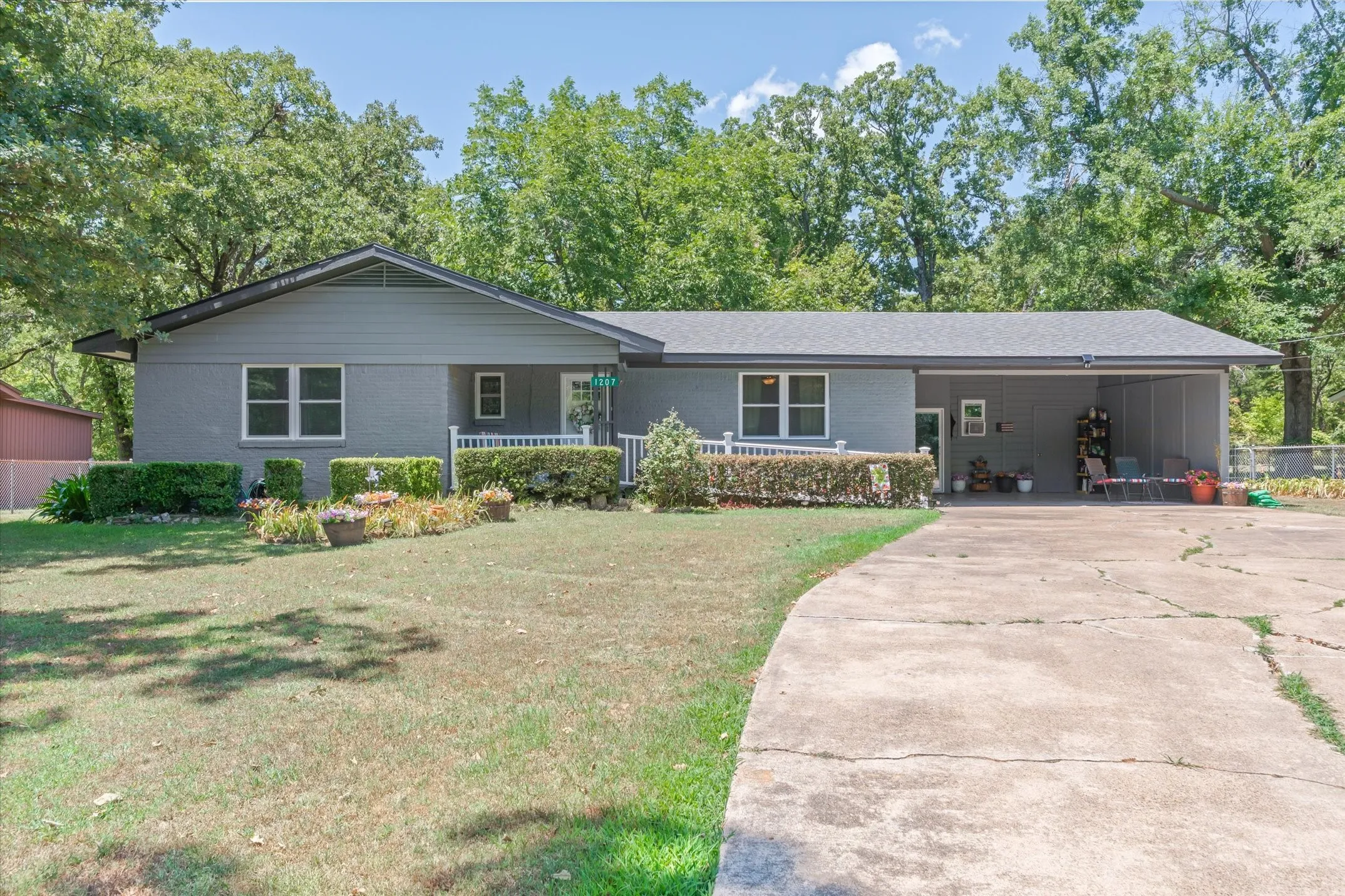 Single Family Residence For Sale in Van Zandt County , 1207 Lakeside Drive, Grand Saline, Texas 75140, 3 Bedroom, 2 Bathroom, Garage spaces, 1,202 Sqft, built in 1969, mls#21346019, Real Estate Agent in Grand Saline, Homes For Sale in Van Zandt county, Homes For Sale in Grand Saline, Realtor in Grand Saline Texas, Real Estate Brokerage Independent Realty Texas, Luminita Cordes Realtor