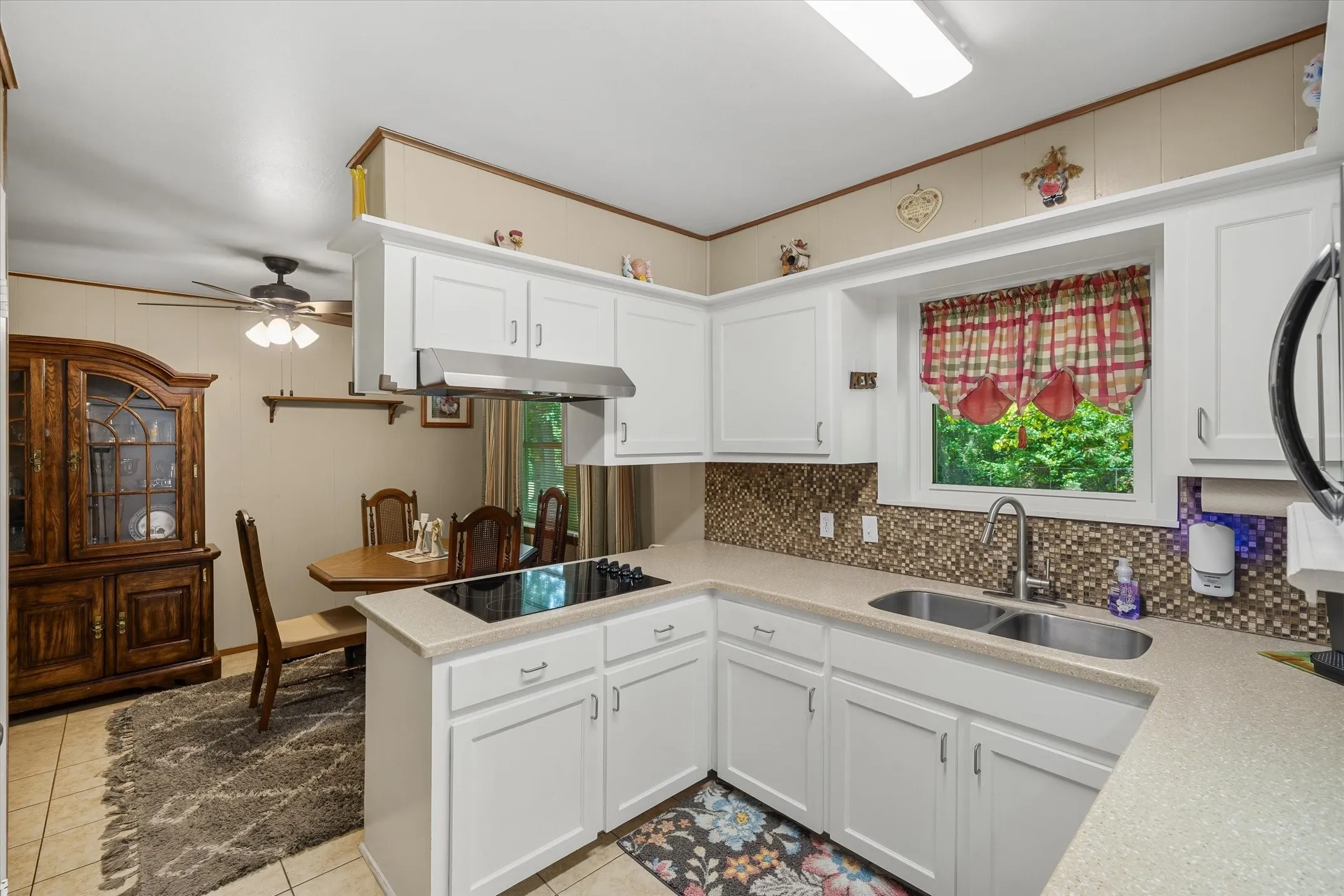 Single Family Residence For Sale in Van Zandt County , 1207 Lakeside Drive, Grand Saline, Texas 75140, 3 Bedroom, 2 Bathroom, Garage spaces, 1,202 Sqft, built in 1969, mls#21346019, Real Estate Agent in Grand Saline, Homes For Sale in Van Zandt county, Homes For Sale in Grand Saline, Realtor in Grand Saline Texas, Real Estate Brokerage Independent Realty Texas, Luminita Cordes Realtor