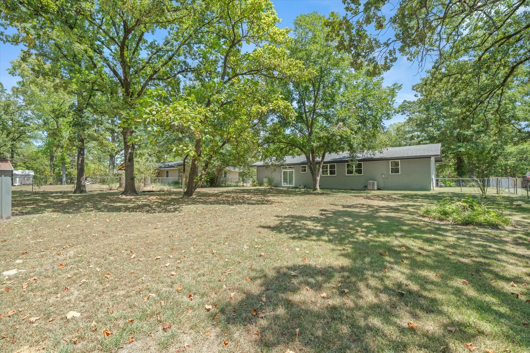 Single Family Residence For Sale in Van Zandt County , 1207 Lakeside Drive, Grand Saline, Texas 75140, 3 Bedroom, 2 Bathroom, Garage spaces, 1,202 Sqft, built in 1969, mls#21346019, Real Estate Agent in Grand Saline, Homes For Sale in Van Zandt county, Homes For Sale in Grand Saline, Realtor in Grand Saline Texas, Real Estate Brokerage Independent Realty Texas, Luminita Cordes Realtor