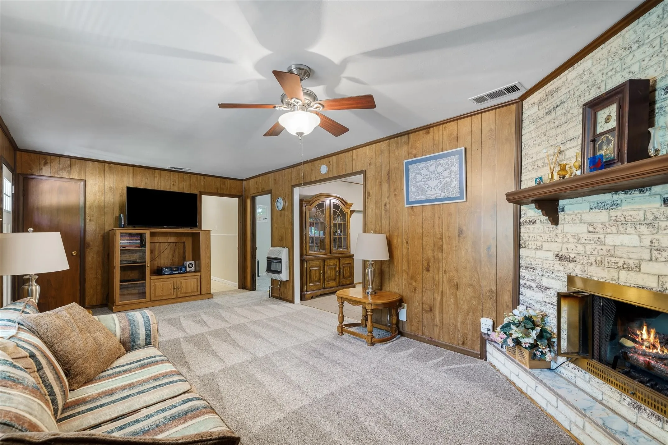 Single Family Residence For Sale in Van Zandt County , 1207 Lakeside Drive, Grand Saline, Texas 75140, 3 Bedroom, 2 Bathroom, Garage spaces, 1,202 Sqft, built in 1969, mls#21346019, Real Estate Agent in Grand Saline, Homes For Sale in Van Zandt county, Homes For Sale in Grand Saline, Realtor in Grand Saline Texas, Real Estate Brokerage Independent Realty Texas, Luminita Cordes Realtor