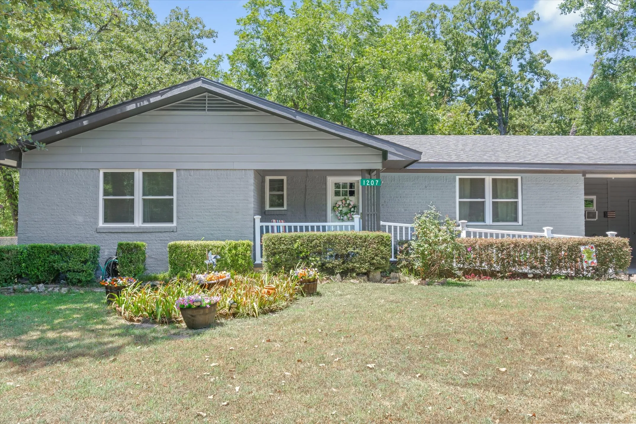 Single Family Residence For Sale in Van Zandt County , 1207 Lakeside Drive, Grand Saline, Texas 75140, 3 Bedroom, 2 Bathroom, Garage spaces, 1,202 Sqft, built in 1969, mls#21346019, Real Estate Agent in Grand Saline, Homes For Sale in Van Zandt county, Homes For Sale in Grand Saline, Realtor in Grand Saline Texas, Real Estate Brokerage Independent Realty Texas, Luminita Cordes Realtor