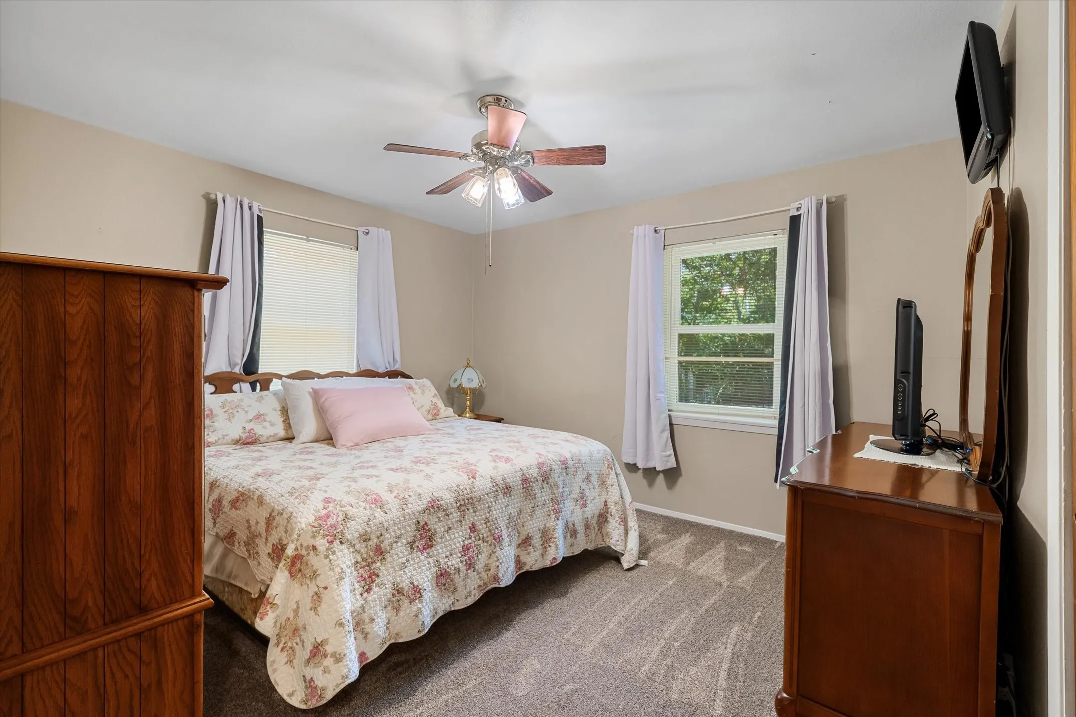 Single Family Residence For Sale in Van Zandt County , 1207 Lakeside Drive, Grand Saline, Texas 75140, 3 Bedroom, 2 Bathroom, Garage spaces, 1,202 Sqft, built in 1969, mls#21346019, Real Estate Agent in Grand Saline, Homes For Sale in Van Zandt county, Homes For Sale in Grand Saline, Realtor in Grand Saline Texas, Real Estate Brokerage Independent Realty Texas, Luminita Cordes Realtor