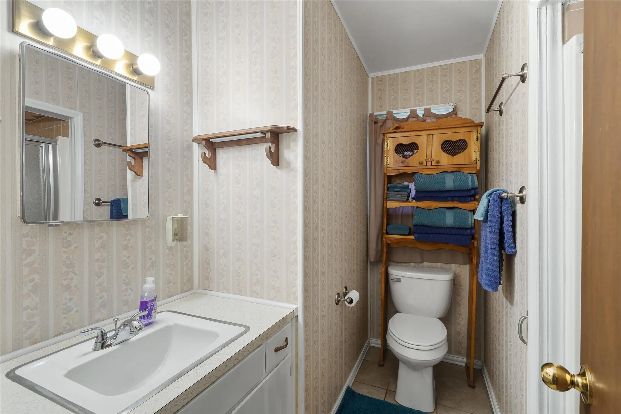 Single Family Residence For Sale in Van Zandt County , 1207 Lakeside Drive, Grand Saline, Texas 75140, 3 Bedroom, 2 Bathroom, Garage spaces, 1,202 Sqft, built in 1969, mls#21346019, Real Estate Agent in Grand Saline, Homes For Sale in Van Zandt county, Homes For Sale in Grand Saline, Realtor in Grand Saline Texas, Real Estate Brokerage Independent Realty Texas, Luminita Cordes Realtor