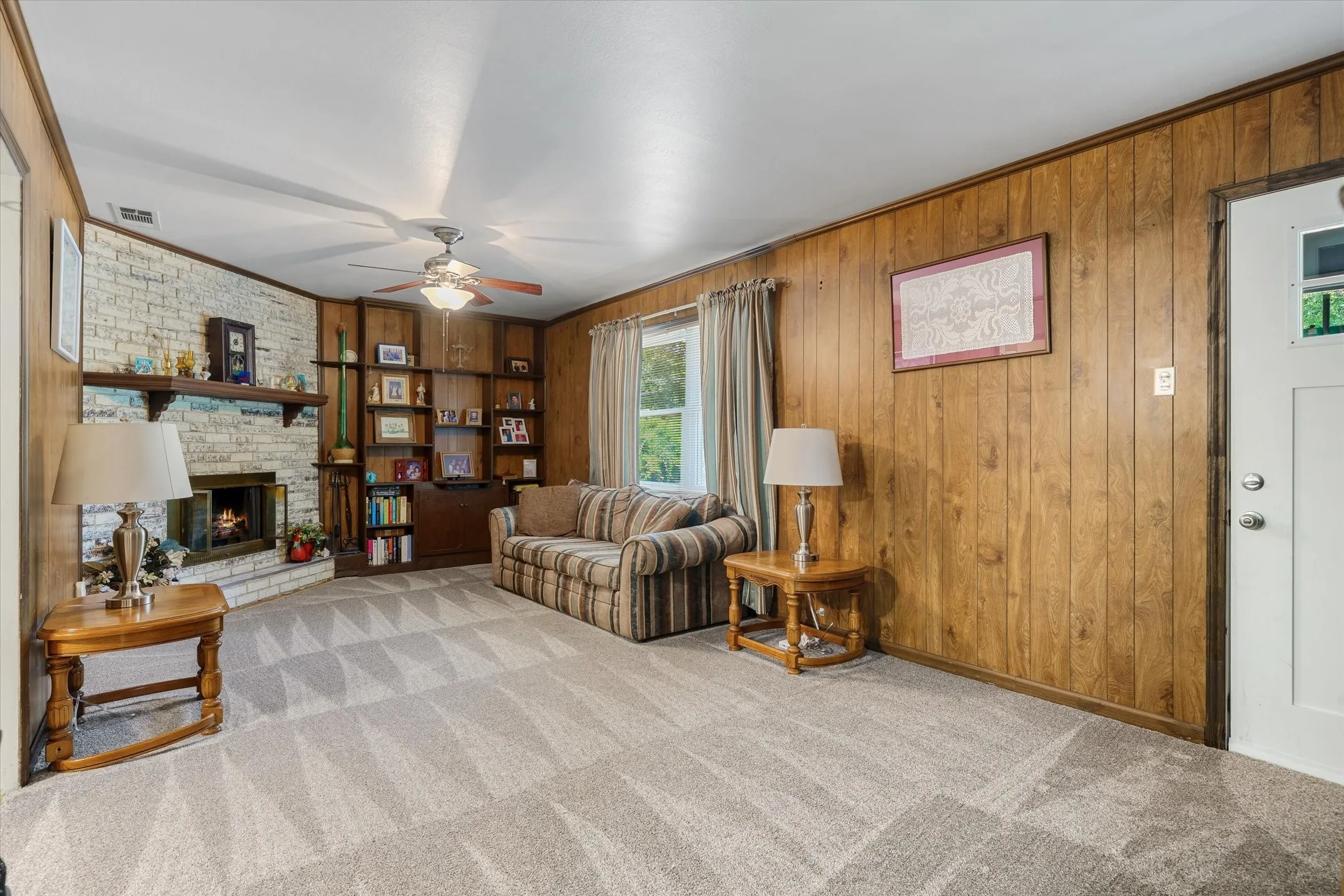 Single Family Residence For Sale in Van Zandt County , 1207 Lakeside Drive, Grand Saline, Texas 75140, 3 Bedroom, 2 Bathroom, Garage spaces, 1,202 Sqft, built in 1969, mls#21346019, Real Estate Agent in Grand Saline, Homes For Sale in Van Zandt county, Homes For Sale in Grand Saline, Realtor in Grand Saline Texas, Real Estate Brokerage Independent Realty Texas, Luminita Cordes Realtor