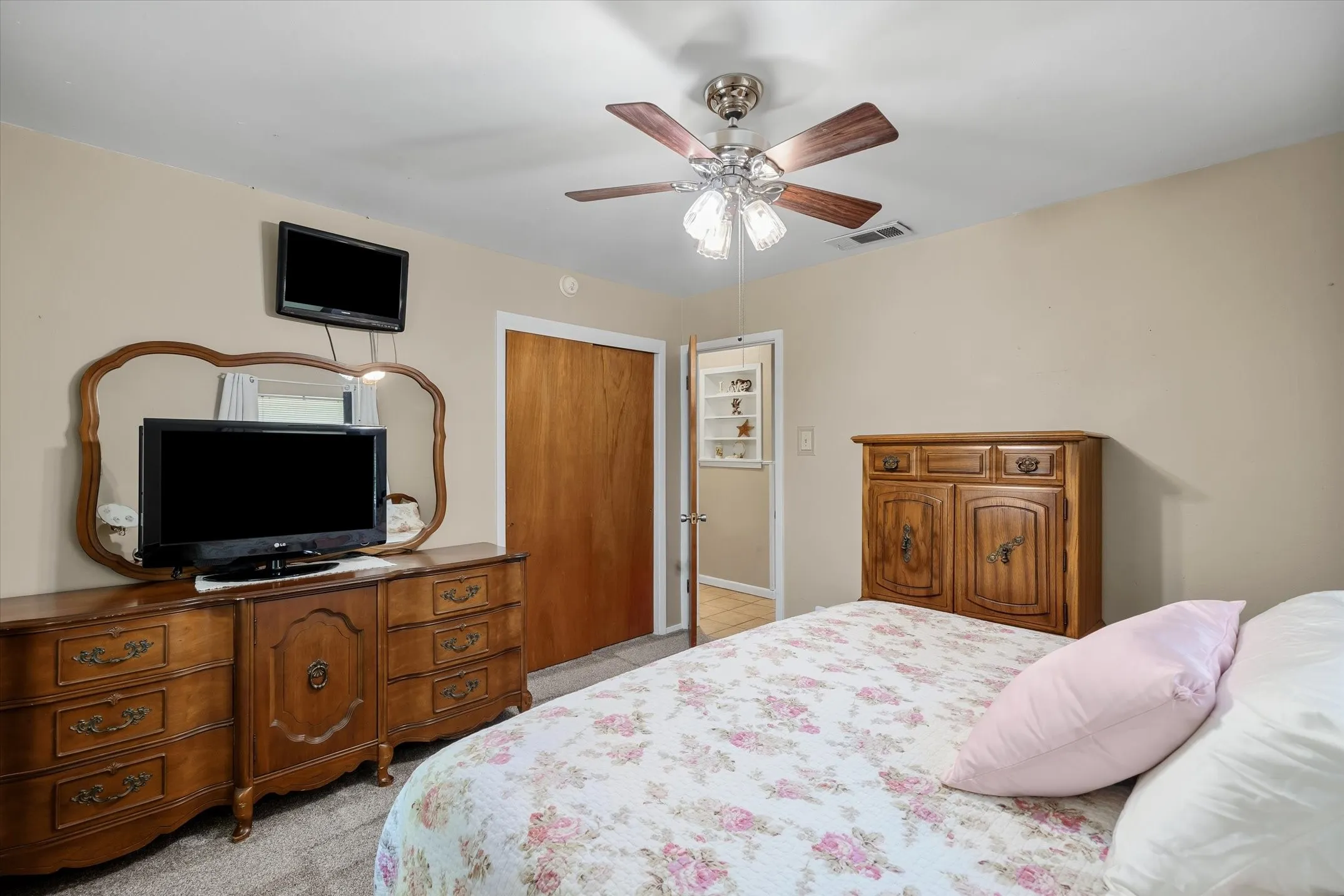 Single Family Residence For Sale in Van Zandt County , 1207 Lakeside Drive, Grand Saline, Texas 75140, 3 Bedroom, 2 Bathroom, Garage spaces, 1,202 Sqft, built in 1969, mls#21346019, Real Estate Agent in Grand Saline, Homes For Sale in Van Zandt county, Homes For Sale in Grand Saline, Realtor in Grand Saline Texas, Real Estate Brokerage Independent Realty Texas, Luminita Cordes Realtor
