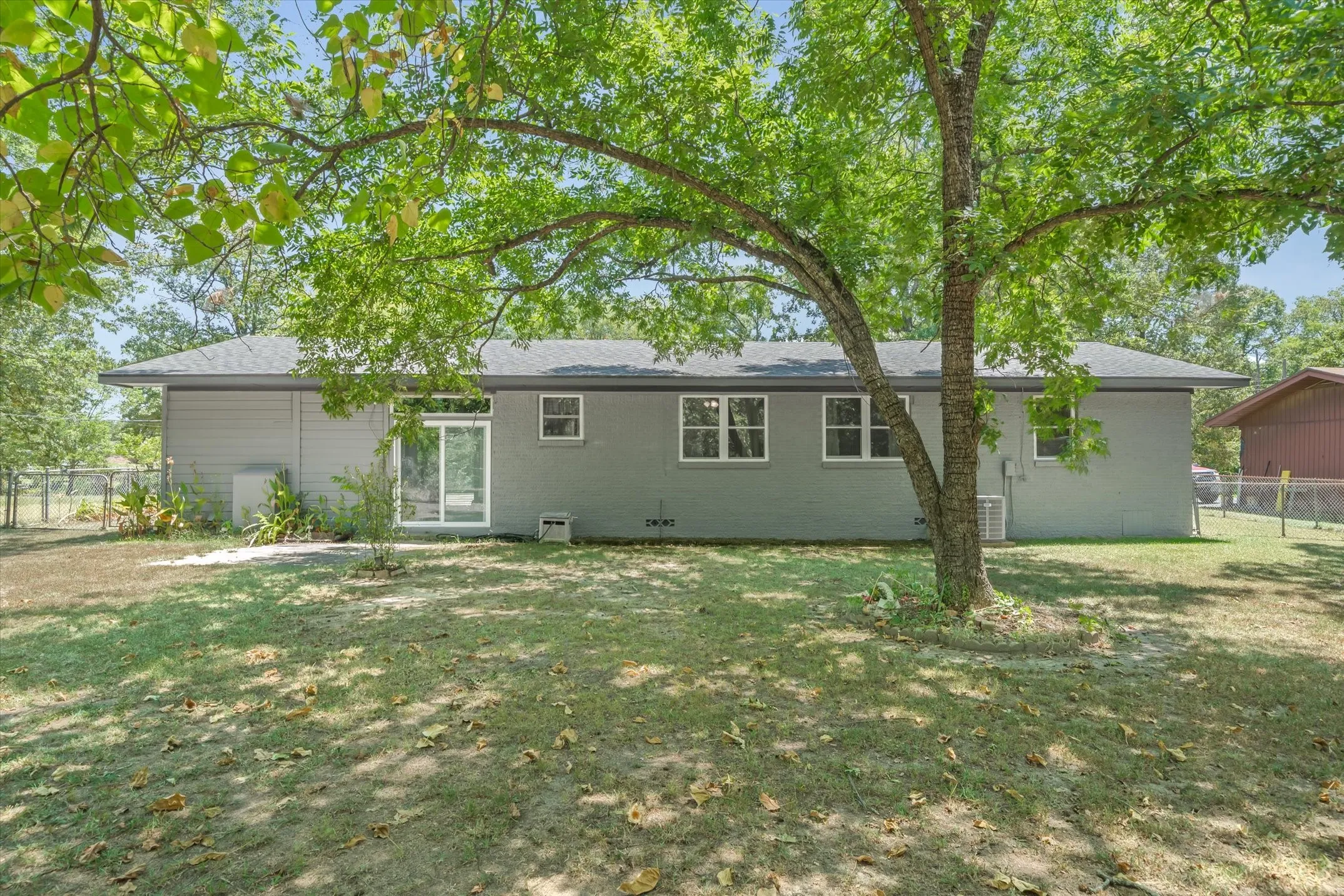 Single Family Residence For Sale in Van Zandt County , 1207 Lakeside Drive, Grand Saline, Texas 75140, 3 Bedroom, 2 Bathroom, Garage spaces, 1,202 Sqft, built in 1969, mls#21346019, Real Estate Agent in Grand Saline, Homes For Sale in Van Zandt county, Homes For Sale in Grand Saline, Realtor in Grand Saline Texas, Real Estate Brokerage Independent Realty Texas, Luminita Cordes Realtor