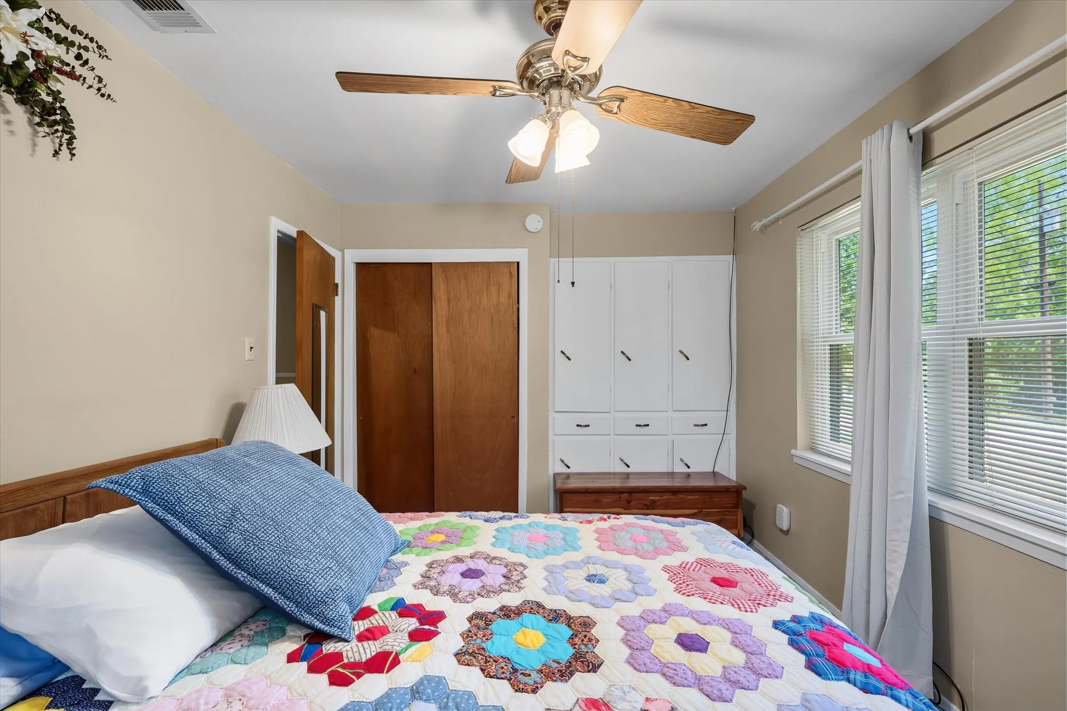 Single Family Residence For Sale in Van Zandt County , 1207 Lakeside Drive, Grand Saline, Texas 75140, 3 Bedroom, 2 Bathroom, Garage spaces, 1,202 Sqft, built in 1969, mls#21346019, Real Estate Agent in Grand Saline, Homes For Sale in Van Zandt county, Homes For Sale in Grand Saline, Realtor in Grand Saline Texas, Real Estate Brokerage Independent Realty Texas, Luminita Cordes Realtor