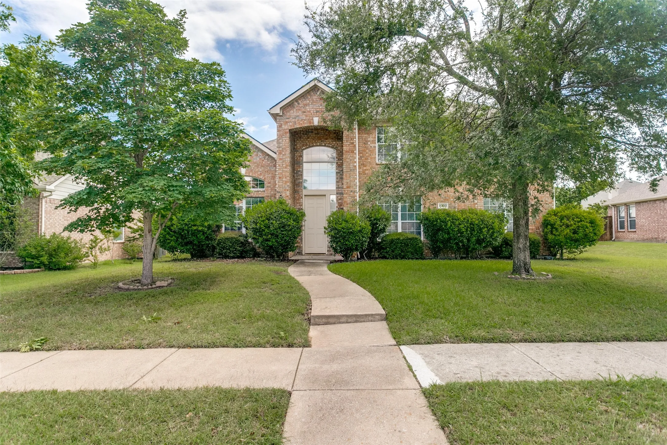 Single Family Residence For Sale in Collin County , 8300 Bent Tree Springs Drive, Plano, Texas 75025, 4 Bedroom, 3 Bathroom, 3 Garage spaces, 3,030 Sqft, built in 1999, mls#21346030, Real Estate Agent in Plano, Homes For Sale in Collin county, Homes For Sale in Plano, Realtor in Plano Texas, Real Estate Brokerage Independent Realty Texas, Luminita Cordes Realtor