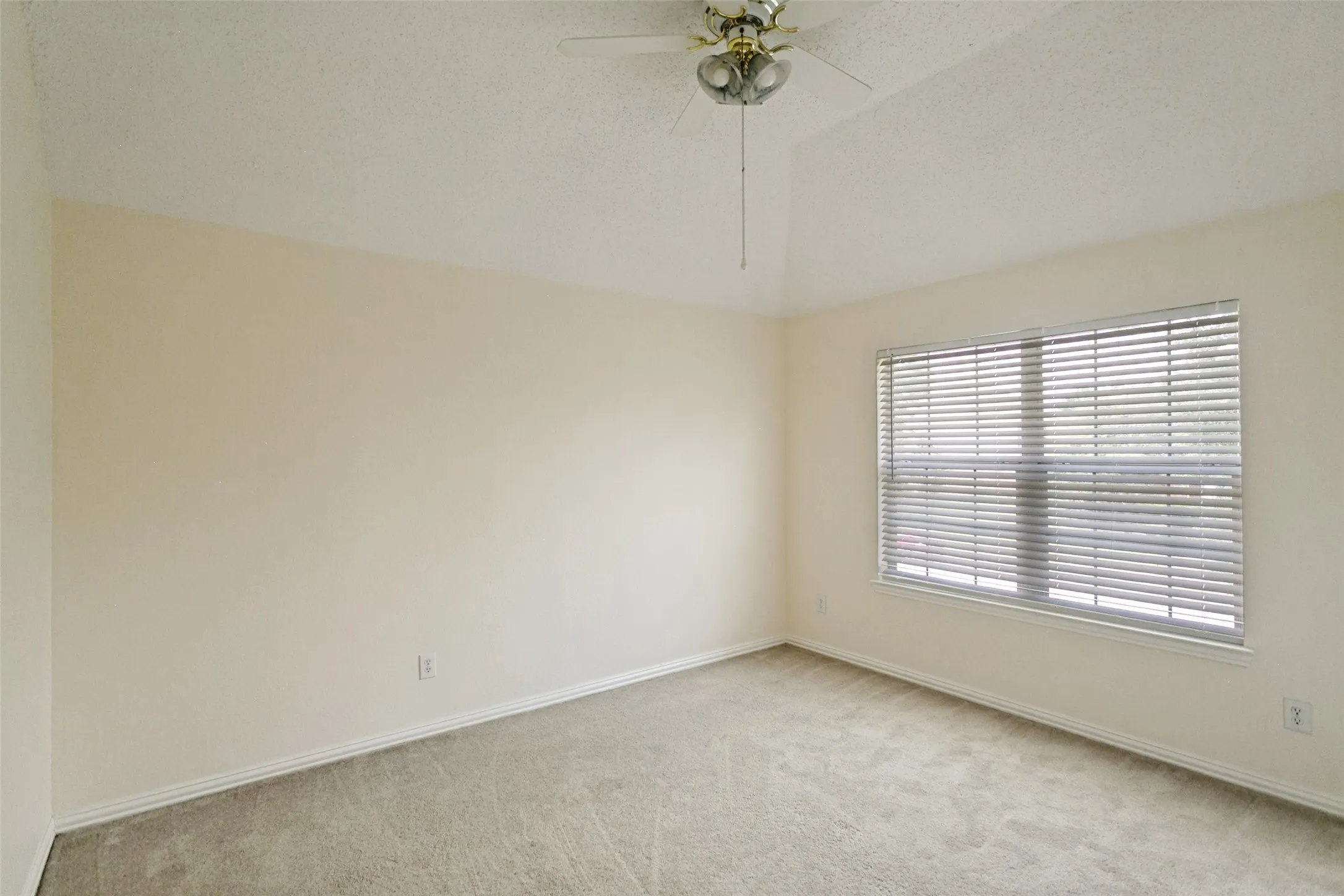 Single Family Residence For Sale in Collin County , 8300 Bent Tree Springs Drive, Plano, Texas 75025, 4 Bedroom, 3 Bathroom, 3 Garage spaces, 3,030 Sqft, built in 1999, mls#21346030, Real Estate Agent in Plano, Homes For Sale in Collin county, Homes For Sale in Plano, Realtor in Plano Texas, Real Estate Brokerage Independent Realty Texas, Luminita Cordes Realtor