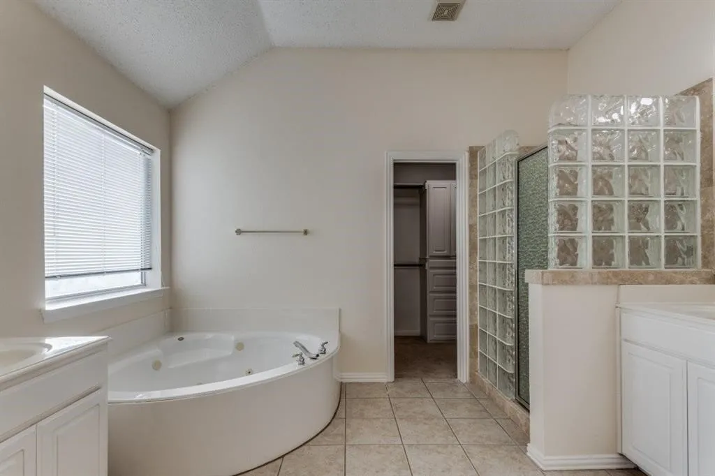 Single Family Residence For Sale in Collin County , 8300 Bent Tree Springs Drive, Plano, Texas 75025, 4 Bedroom, 3 Bathroom, 3 Garage spaces, 3,030 Sqft, built in 1999, mls#21346030, Real Estate Agent in Plano, Homes For Sale in Collin county, Homes For Sale in Plano, Realtor in Plano Texas, Real Estate Brokerage Independent Realty Texas, Luminita Cordes Realtor