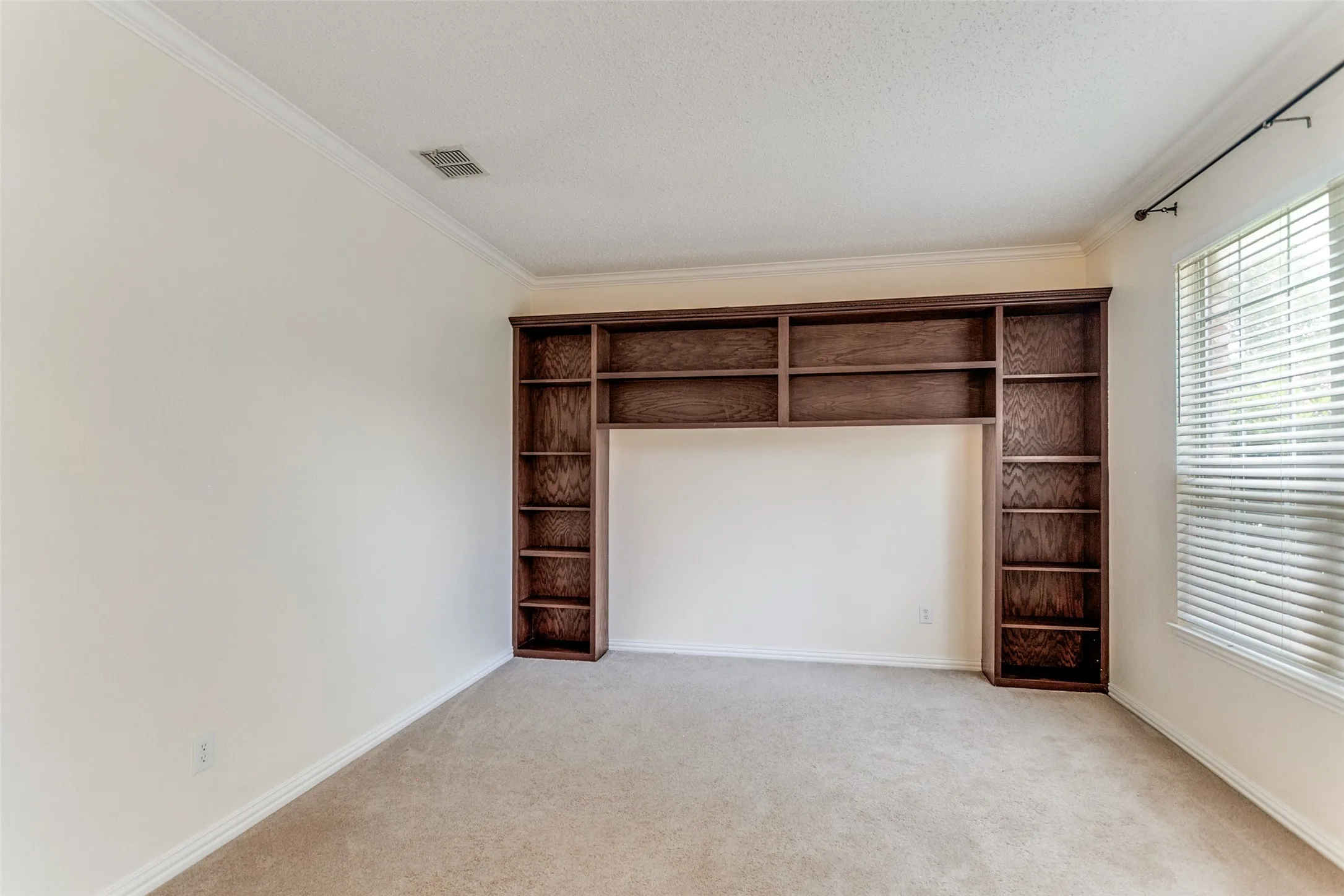 Single Family Residence For Sale in Collin County , 8300 Bent Tree Springs Drive, Plano, Texas 75025, 4 Bedroom, 3 Bathroom, 3 Garage spaces, 3,030 Sqft, built in 1999, mls#21346030, Real Estate Agent in Plano, Homes For Sale in Collin county, Homes For Sale in Plano, Realtor in Plano Texas, Real Estate Brokerage Independent Realty Texas, Luminita Cordes Realtor