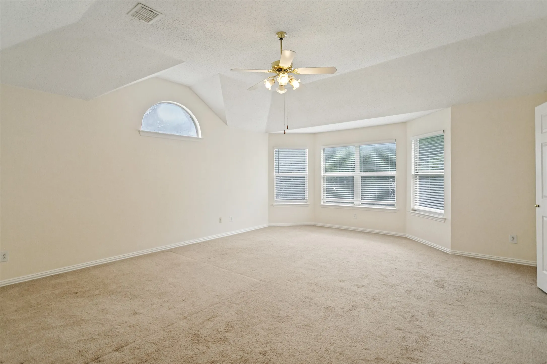Single Family Residence For Sale in Collin County , 8300 Bent Tree Springs Drive, Plano, Texas 75025, 4 Bedroom, 3 Bathroom, 3 Garage spaces, 3,030 Sqft, built in 1999, mls#21346030, Real Estate Agent in Plano, Homes For Sale in Collin county, Homes For Sale in Plano, Realtor in Plano Texas, Real Estate Brokerage Independent Realty Texas, Luminita Cordes Realtor