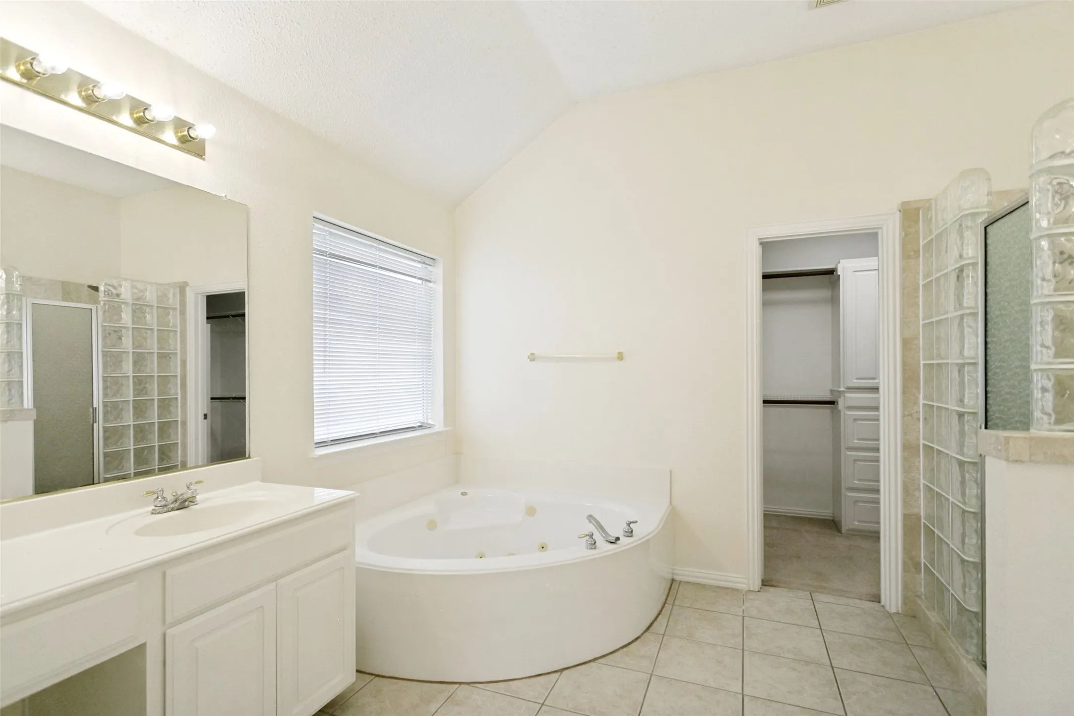 Single Family Residence For Sale in Collin County , 8300 Bent Tree Springs Drive, Plano, Texas 75025, 4 Bedroom, 3 Bathroom, 3 Garage spaces, 3,030 Sqft, built in 1999, mls#21346030, Real Estate Agent in Plano, Homes For Sale in Collin county, Homes For Sale in Plano, Realtor in Plano Texas, Real Estate Brokerage Independent Realty Texas, Luminita Cordes Realtor