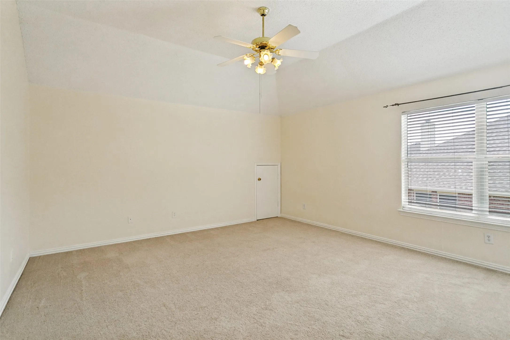 Single Family Residence For Sale in Collin County , 8300 Bent Tree Springs Drive, Plano, Texas 75025, 4 Bedroom, 3 Bathroom, 3 Garage spaces, 3,030 Sqft, built in 1999, mls#21346030, Real Estate Agent in Plano, Homes For Sale in Collin county, Homes For Sale in Plano, Realtor in Plano Texas, Real Estate Brokerage Independent Realty Texas, Luminita Cordes Realtor