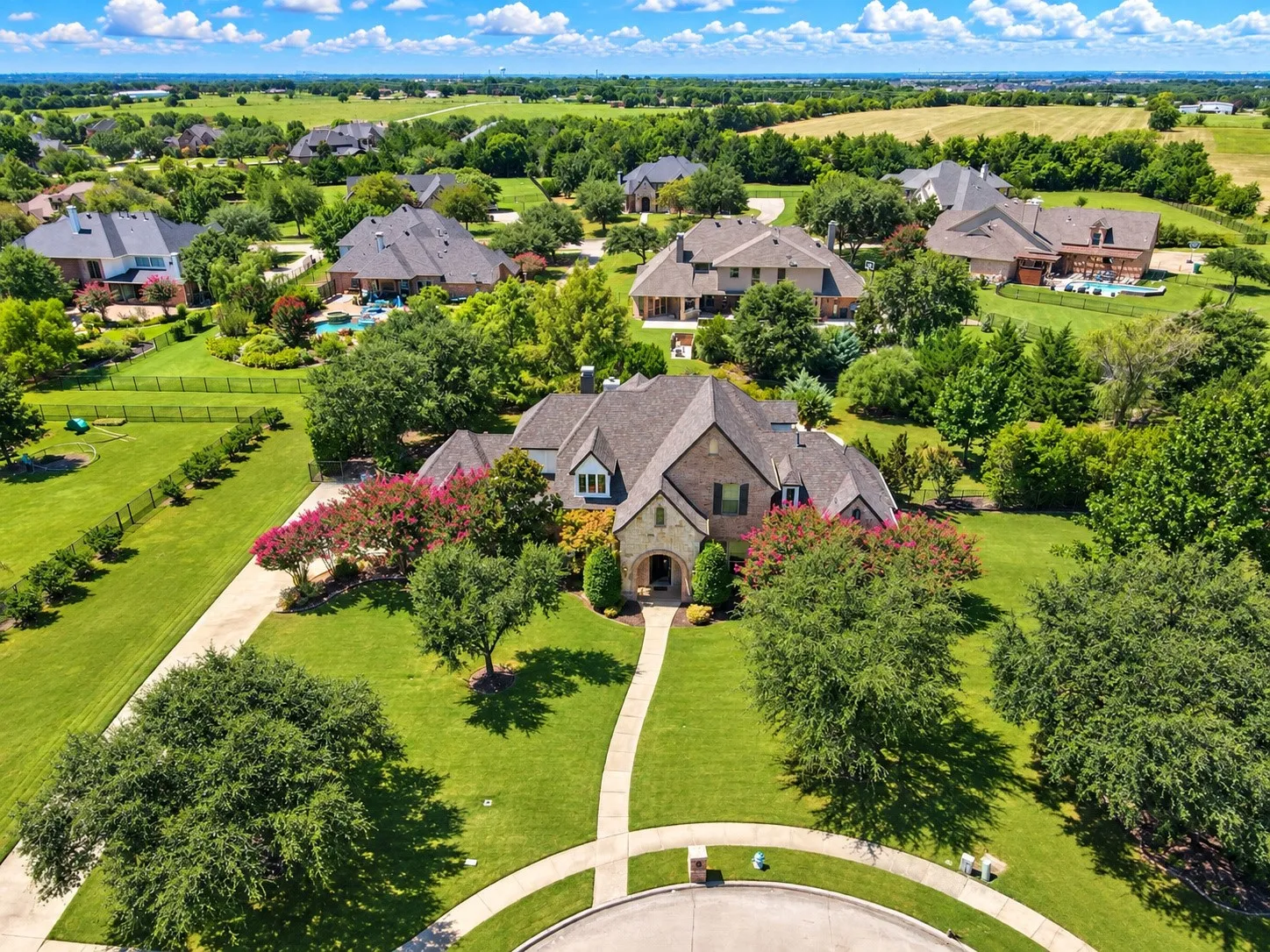 Single Family Residence For Sale in Rockwall County , 2 Westchester Court, Heath, Texas 75032, 4 Bedroom, 4 Bathroom, 3 Garage spaces, 3,900 Sqft, built in 2004, mls#21346031, Real Estate Agent in Heath, Homes For Sale in Rockwall county, Homes For Sale in Heath, Realtor in Heath Texas, Real Estate Brokerage Independent Realty Texas, Luminita Cordes Realtor