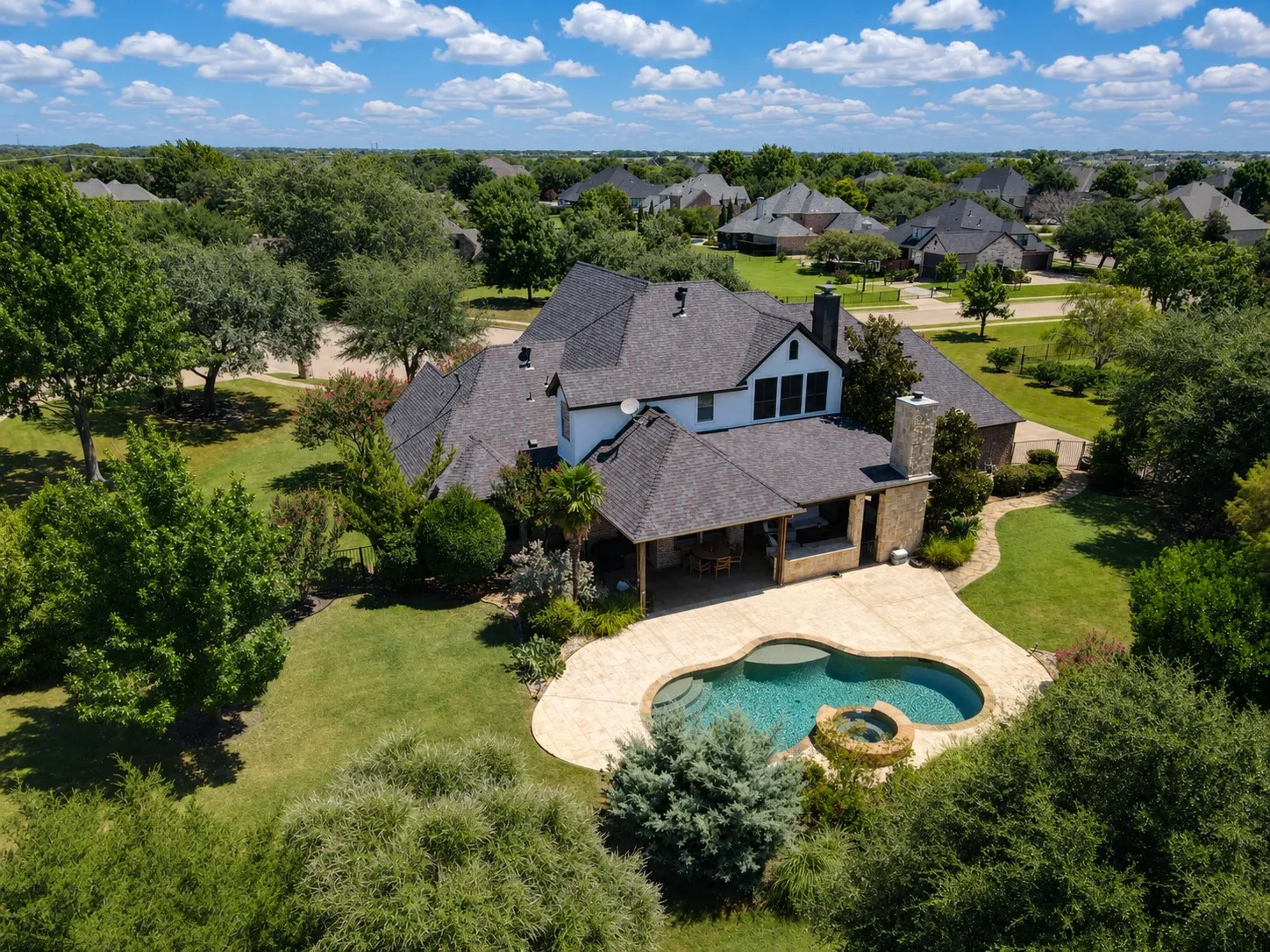Single Family Residence For Sale in Rockwall County , 2 Westchester Court, Heath, Texas 75032, 4 Bedroom, 4 Bathroom, 3 Garage spaces, 3,900 Sqft, built in 2004, mls#21346031, Real Estate Agent in Heath, Homes For Sale in Rockwall county, Homes For Sale in Heath, Realtor in Heath Texas, Real Estate Brokerage Independent Realty Texas, Luminita Cordes Realtor