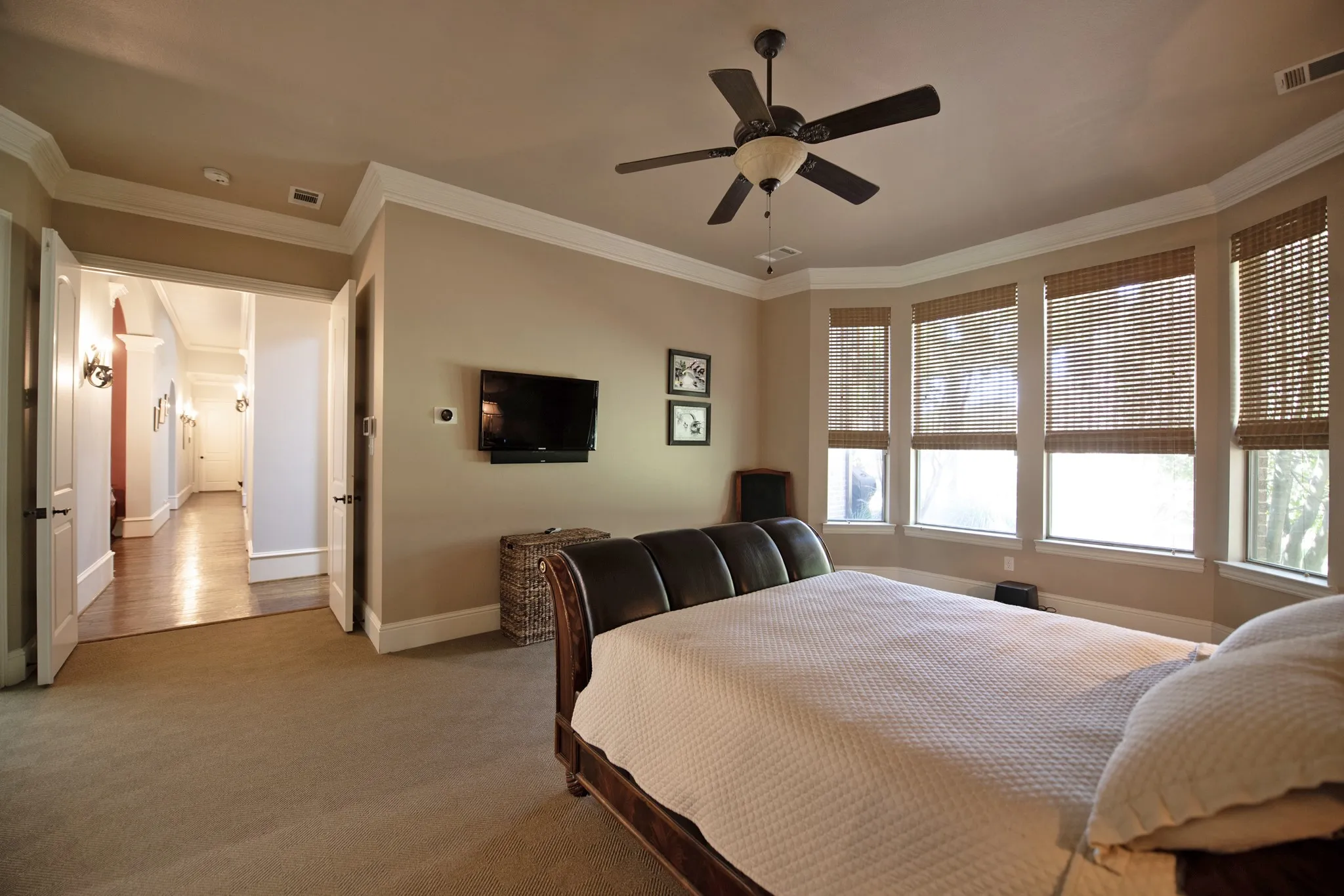Single Family Residence For Sale in Rockwall County , 2 Westchester Court, Heath, Texas 75032, 4 Bedroom, 4 Bathroom, 3 Garage spaces, 3,900 Sqft, built in 2004, mls#21346031, Real Estate Agent in Heath, Homes For Sale in Rockwall county, Homes For Sale in Heath, Realtor in Heath Texas, Real Estate Brokerage Independent Realty Texas, Luminita Cordes Realtor